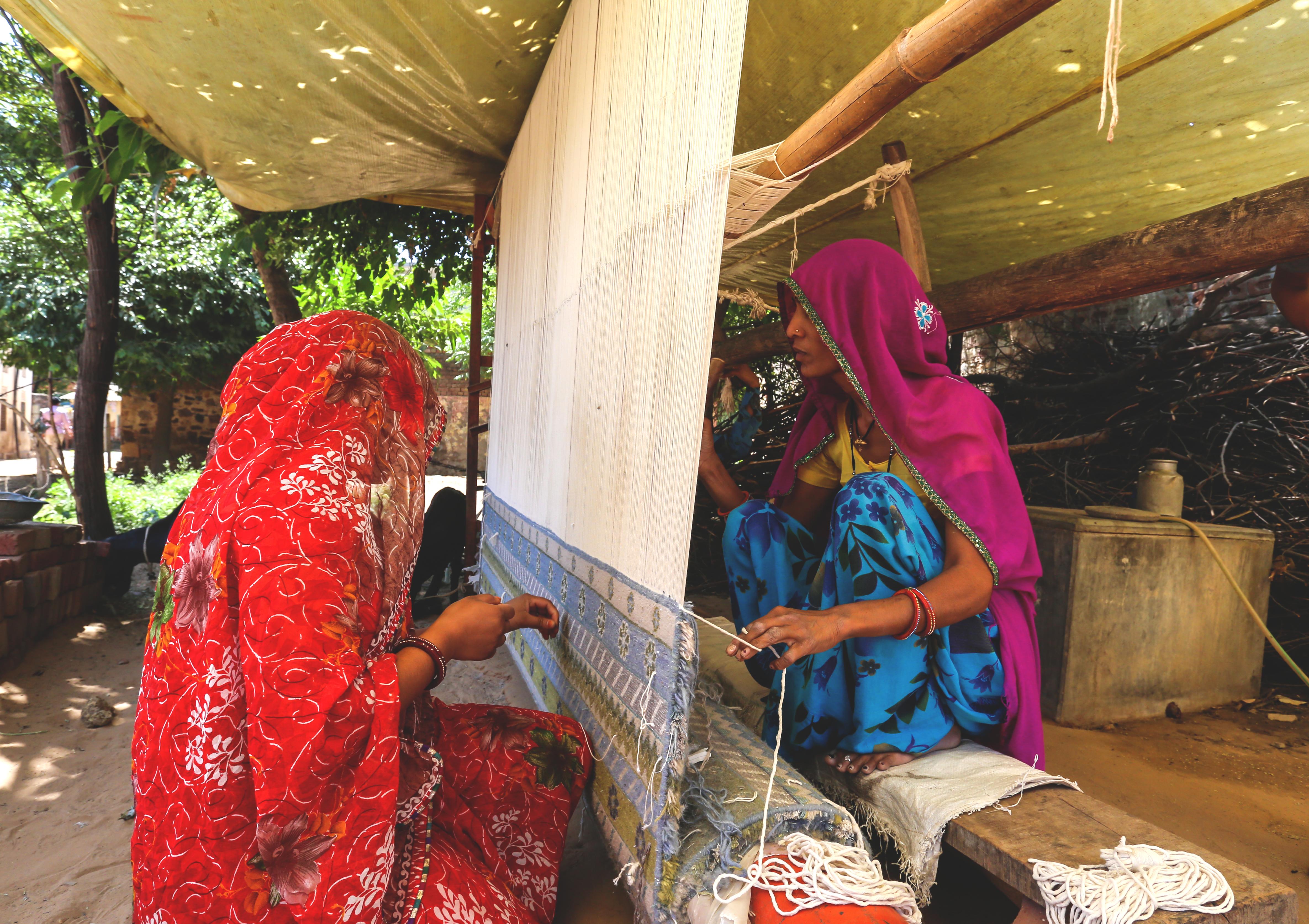 Tappeto Nightfall Noir Deep Navy e Deep Navy 180x270 cm annodato a mano In condizioni Nuovo in vendita a Milano, IT