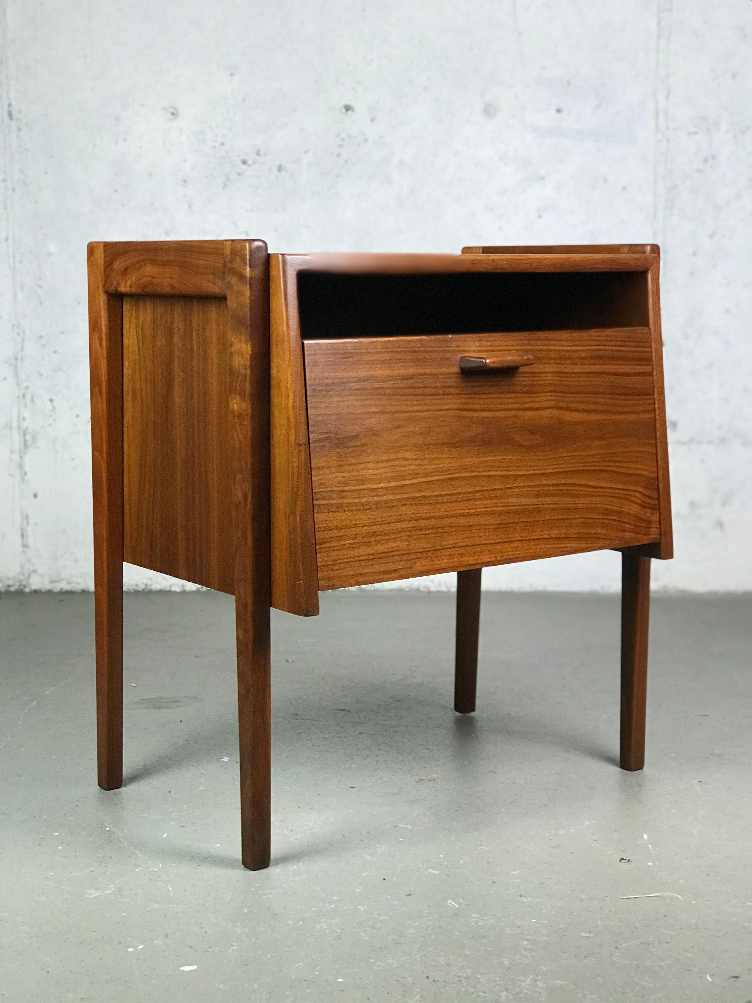 Mid Century Modern Nightstand or Side Table in Walnut by Jens Risom 4