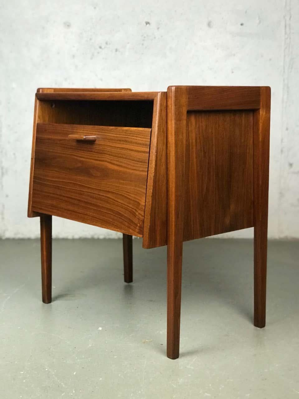 Striking walnut nightstand by Jens Risom, 1960s. This is a great design, with exoskeleton legs and sharp lines. It has been refinished but still has some very minor wear. Beautiful wood grain. Please see pictures.
Also can be used as a record