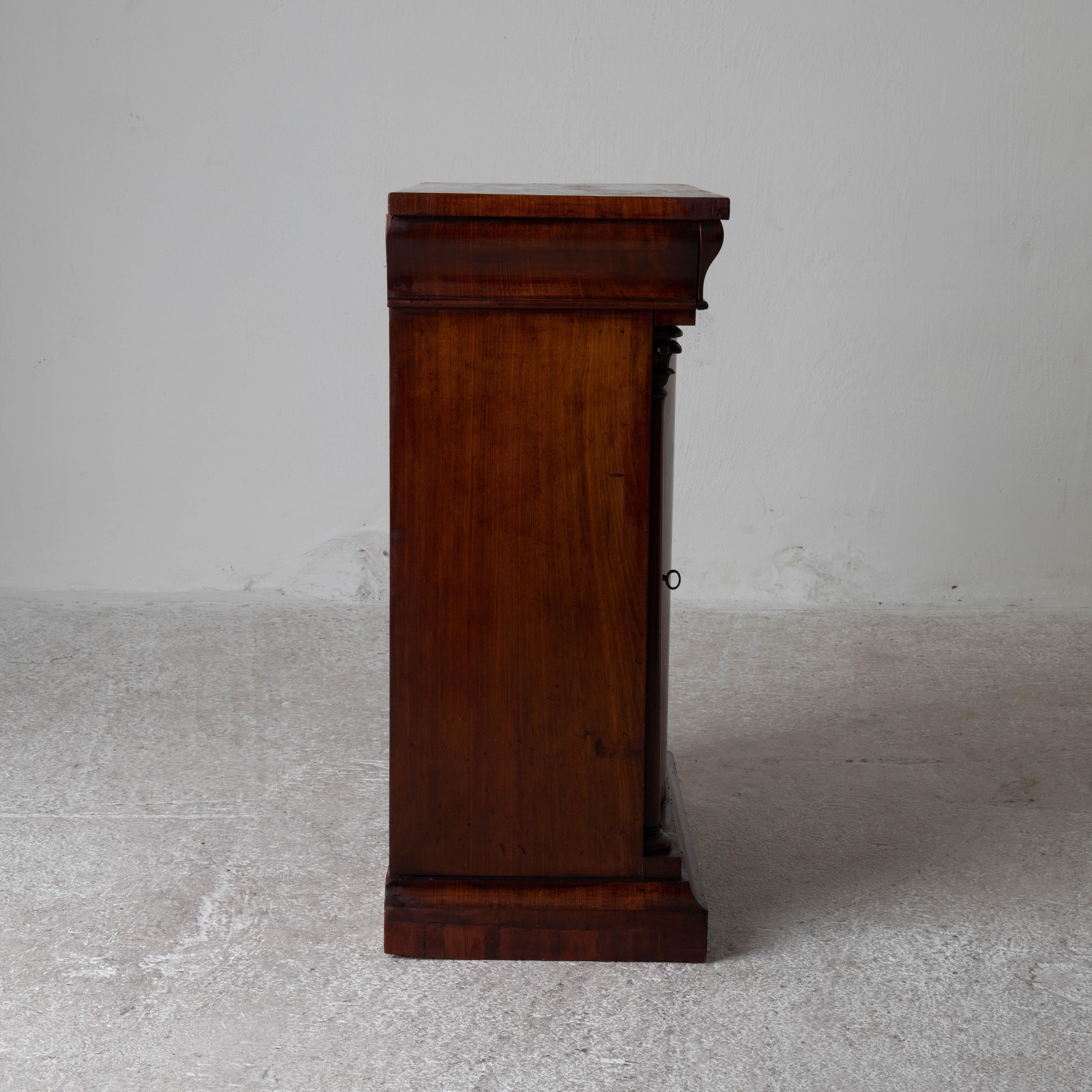 Nightstand Side Table Swedish Mahogany 19th Century Neoclassical Sweden For Sale 6