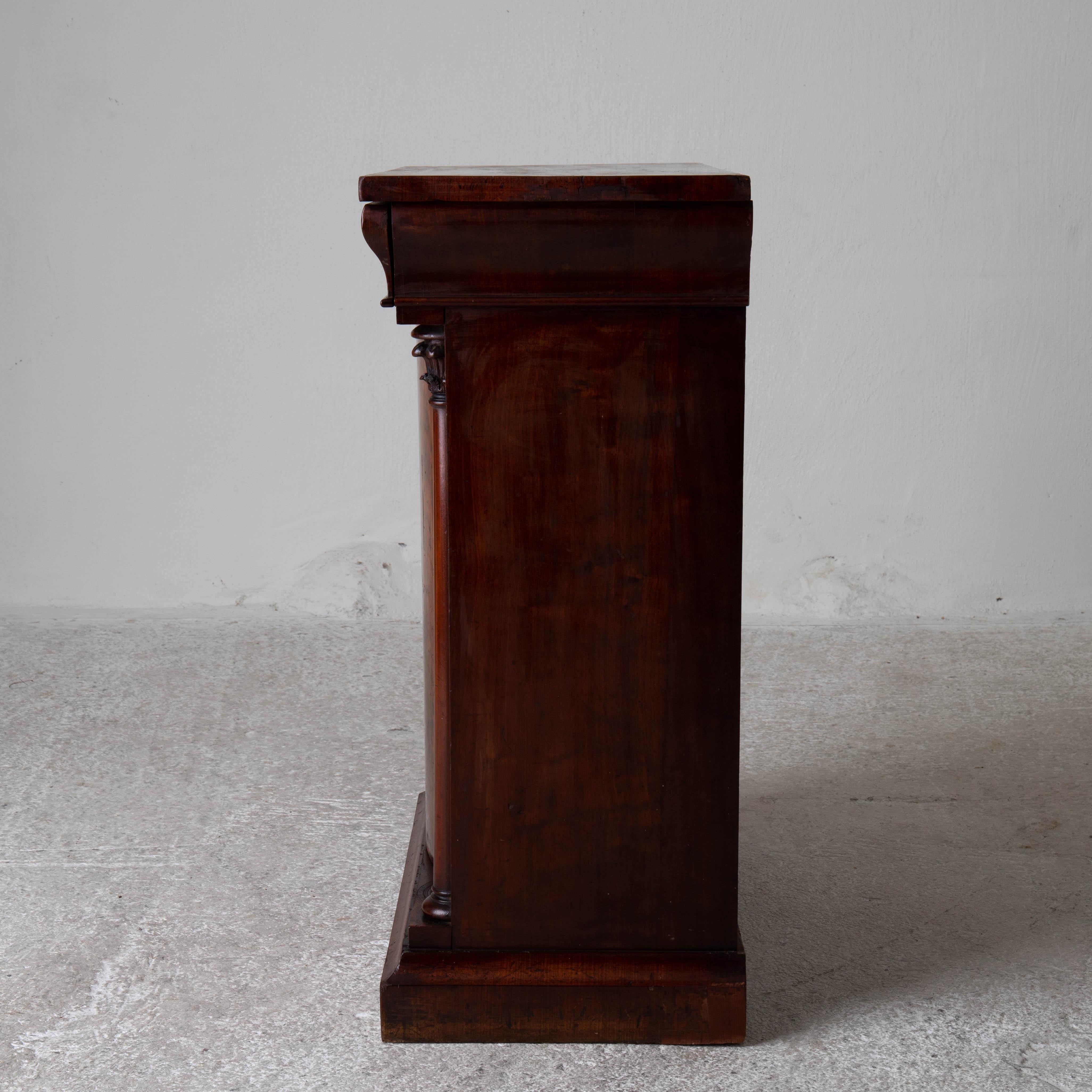 Nightstand Side Table Swedish Mahogany 19th Century Neoclassical Sweden For Sale 4