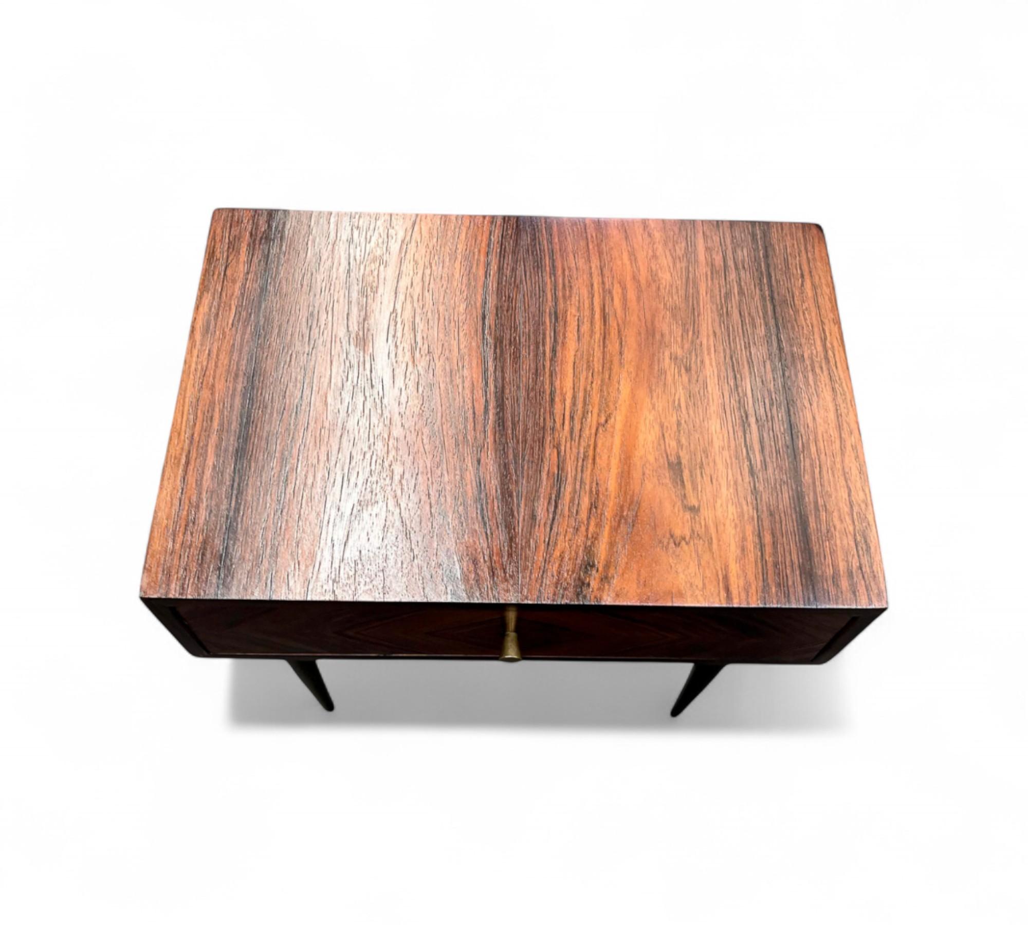 Table de nuit avec tiroir en bois dur, Cimo, années 1950 - Lot 812 en vente 3