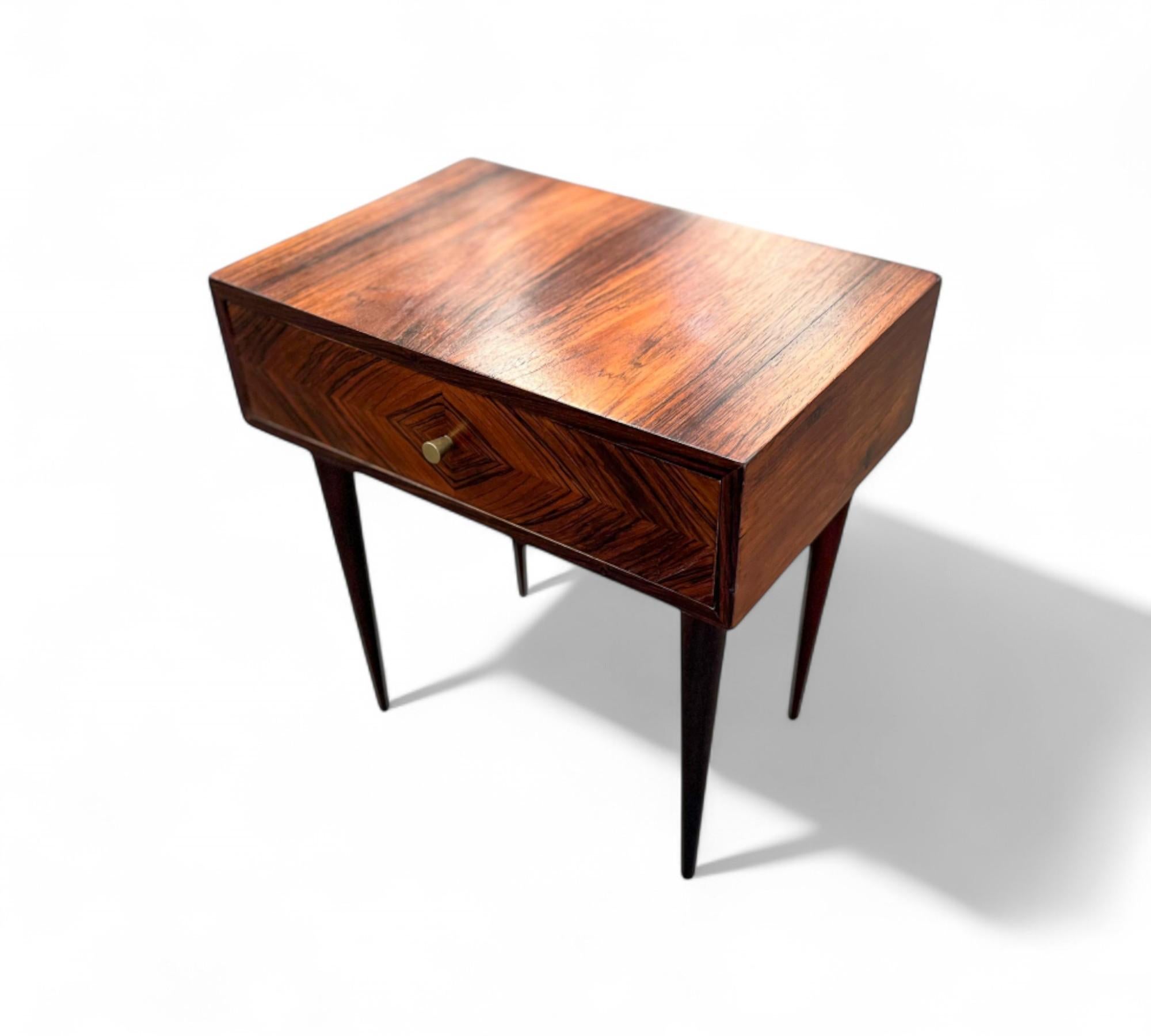 Table de nuit avec tiroir en bois dur, Cimo, années 1950 - Lot 812 en vente 4