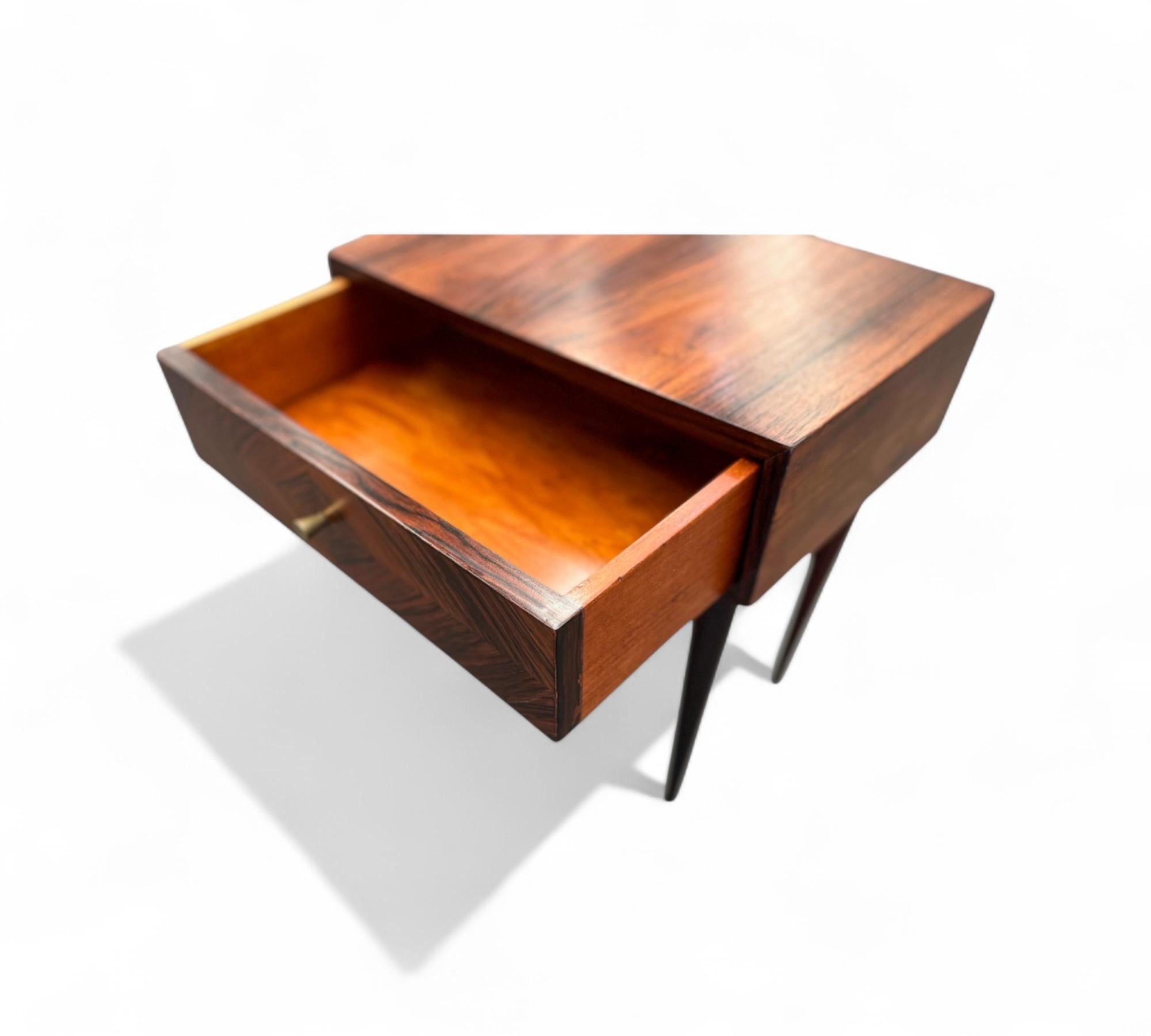 Table de nuit avec tiroir en bois dur, Cimo, années 1950 - Lot 812 en vente 5