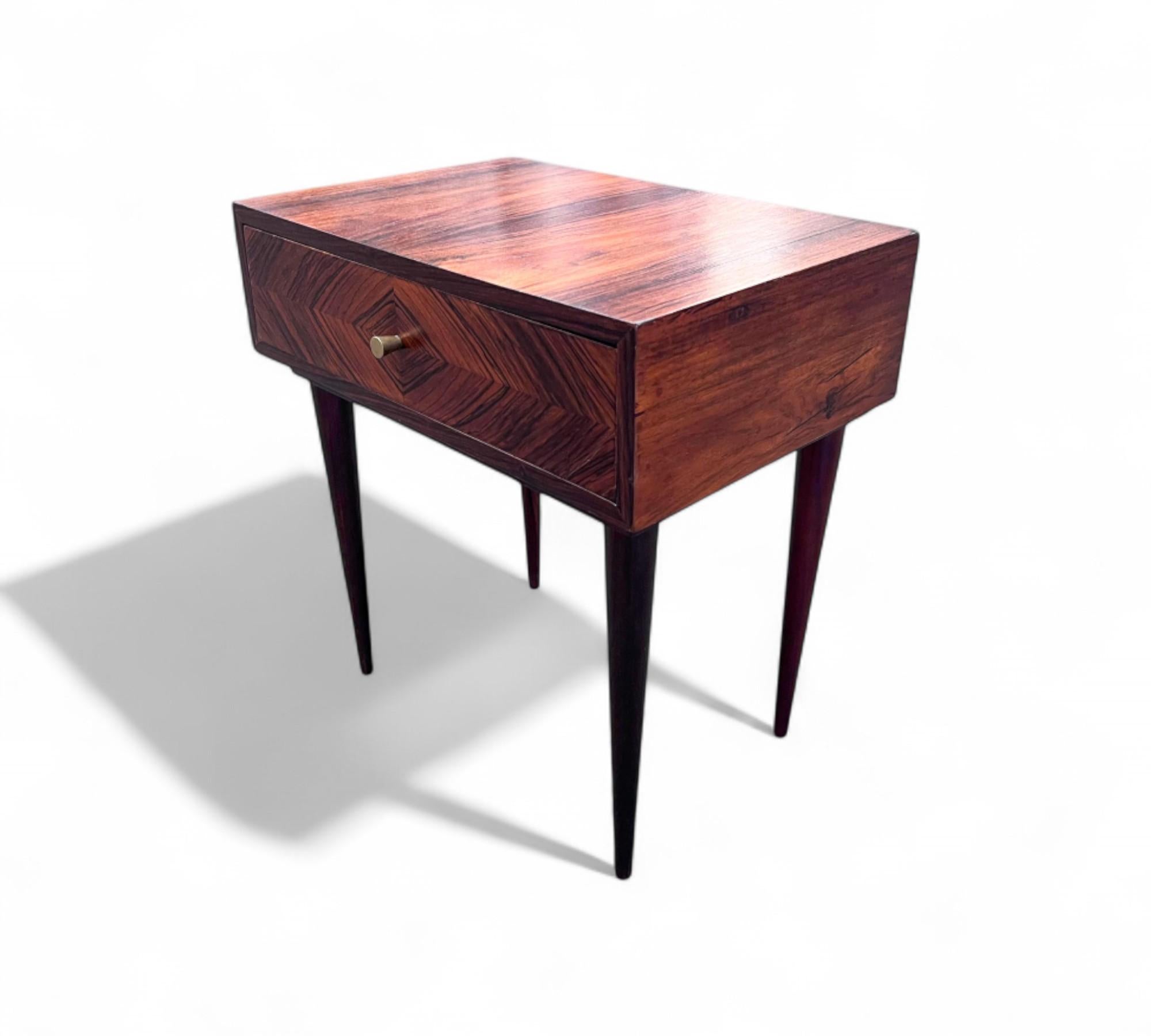 20ième siècle Table de nuit avec tiroir en bois dur, Cimo, années 1950 - Lot 812 en vente