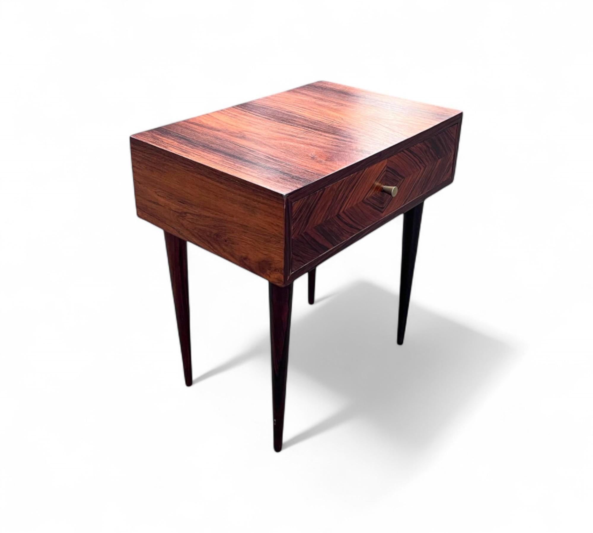 Table de nuit avec tiroir en bois dur, Cimo, années 1950 - Lot 812 en vente 1