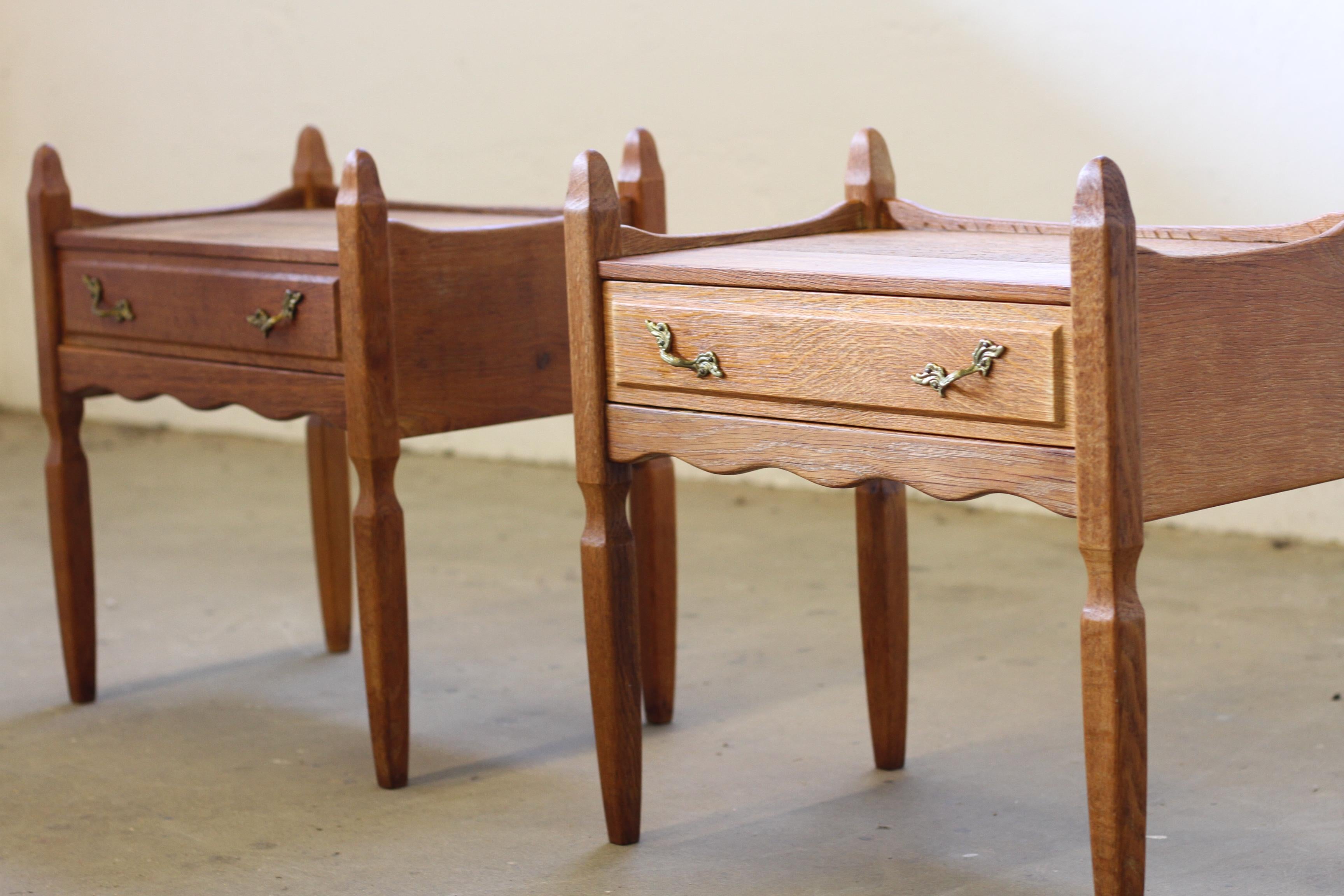 Nachttische, Nachttischchen in Oak Stil von Henning Kjærnulf, Dänemark, 1960er Jahre (Mitte des 20. Jahrhunderts) im Angebot