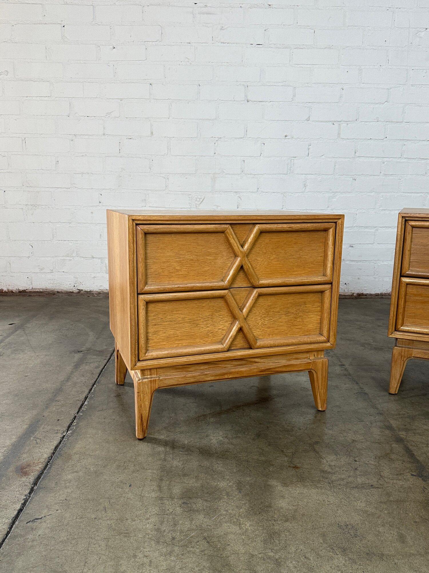 Nightstands by American of Martinsville - Pair In Good Condition In Los Angeles, CA