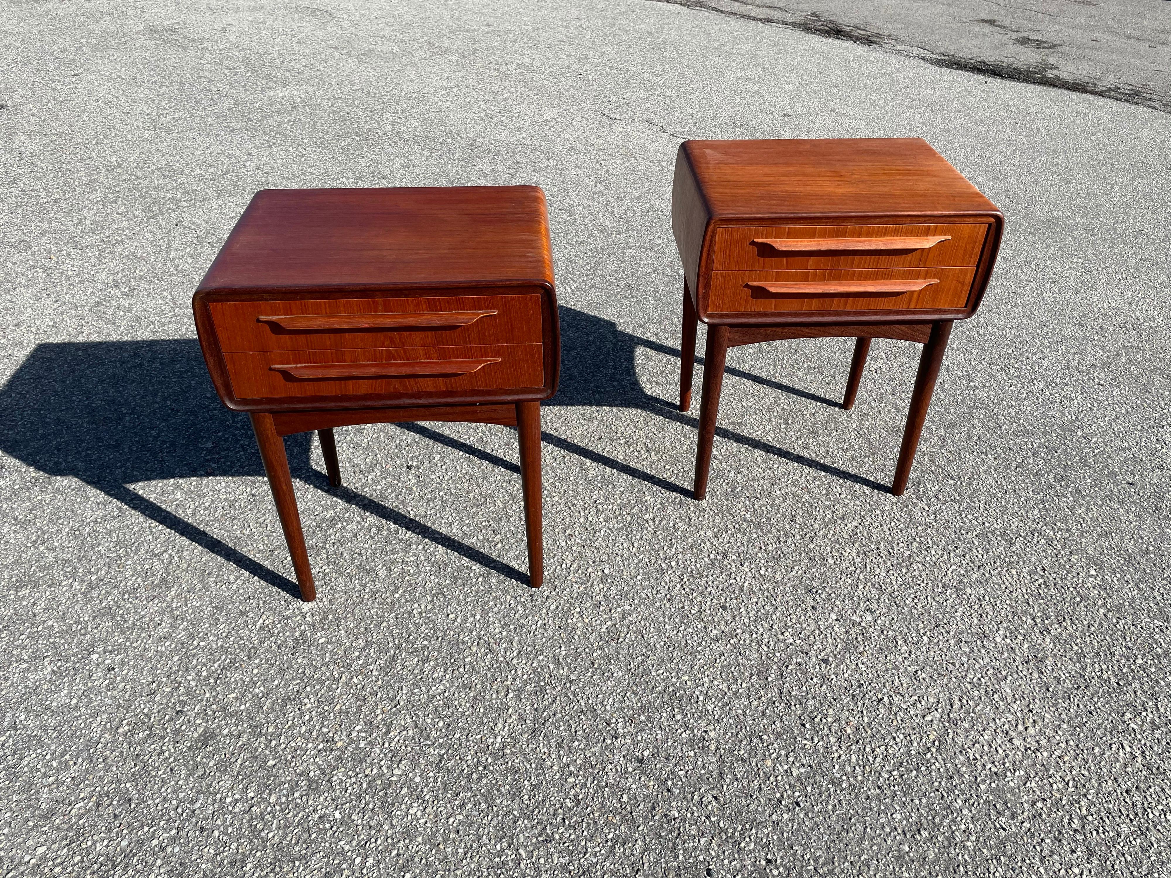 Pair of nightstands in teak, designed by Johannes Andersen and made by CFC furniture, Denmark in the 1960s. Great original condition bedside tables.
        