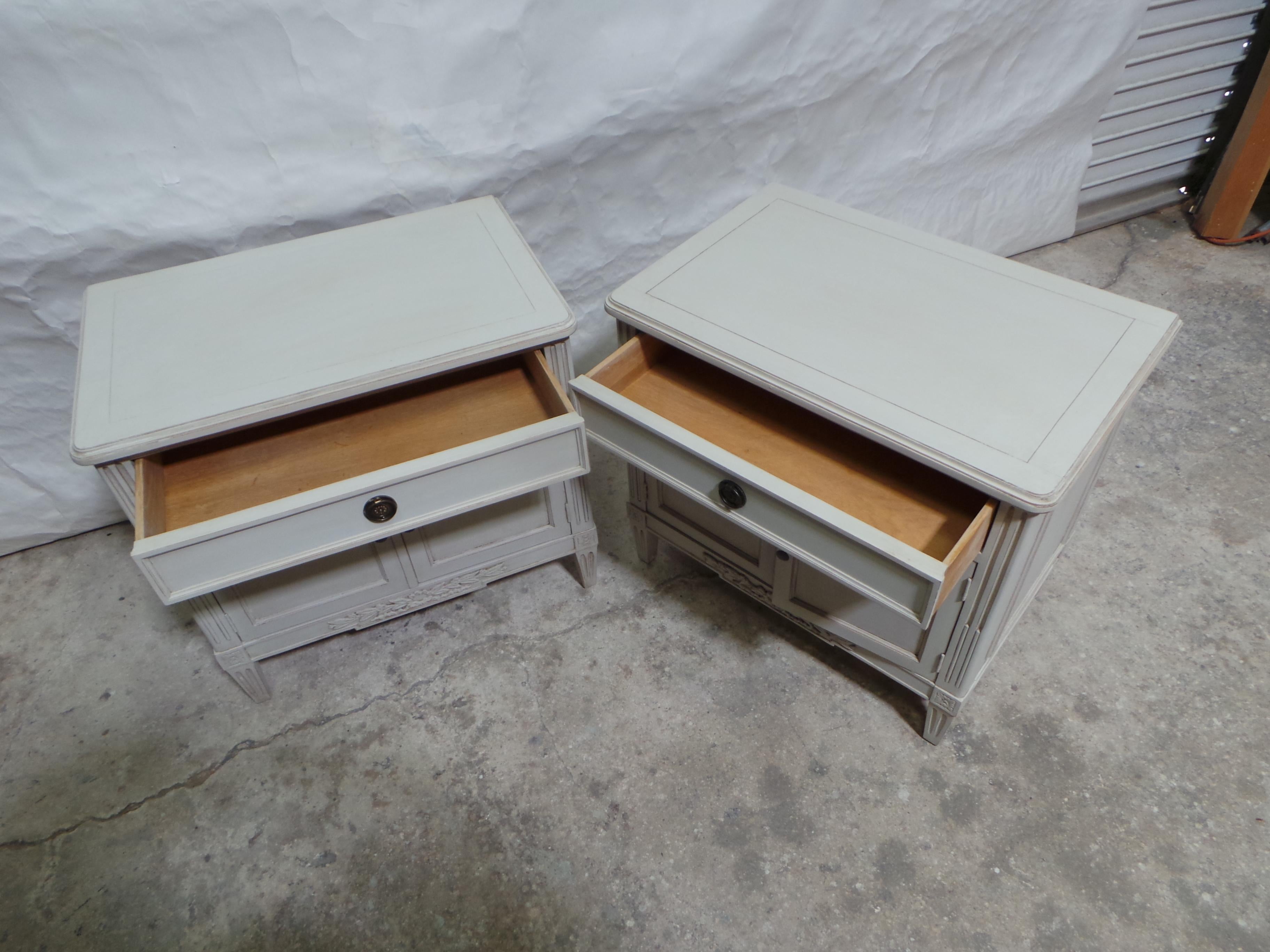 Comodini in stile gustaviano in vendita 4