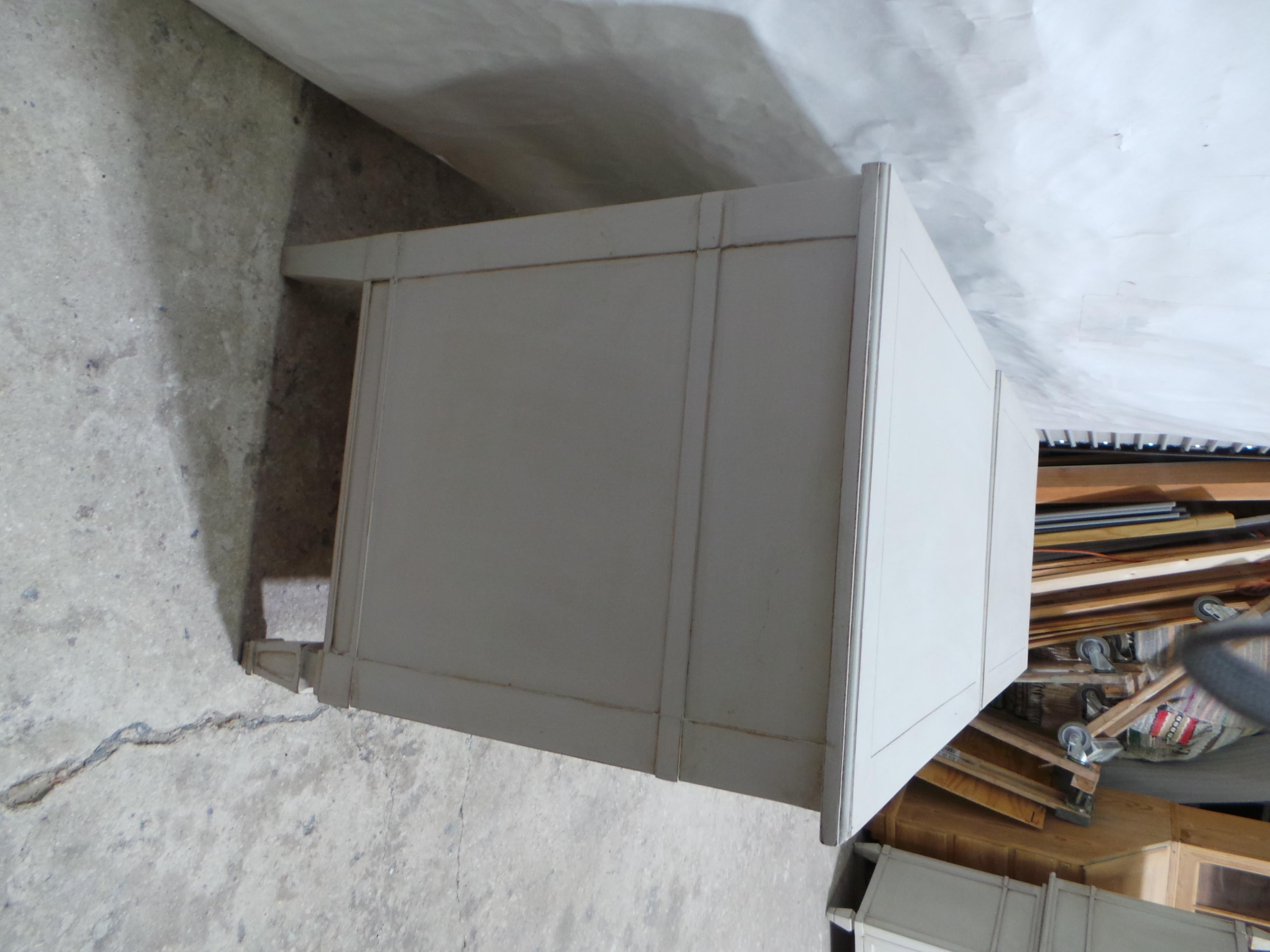 Comodini in stile gustaviano in vendita 1