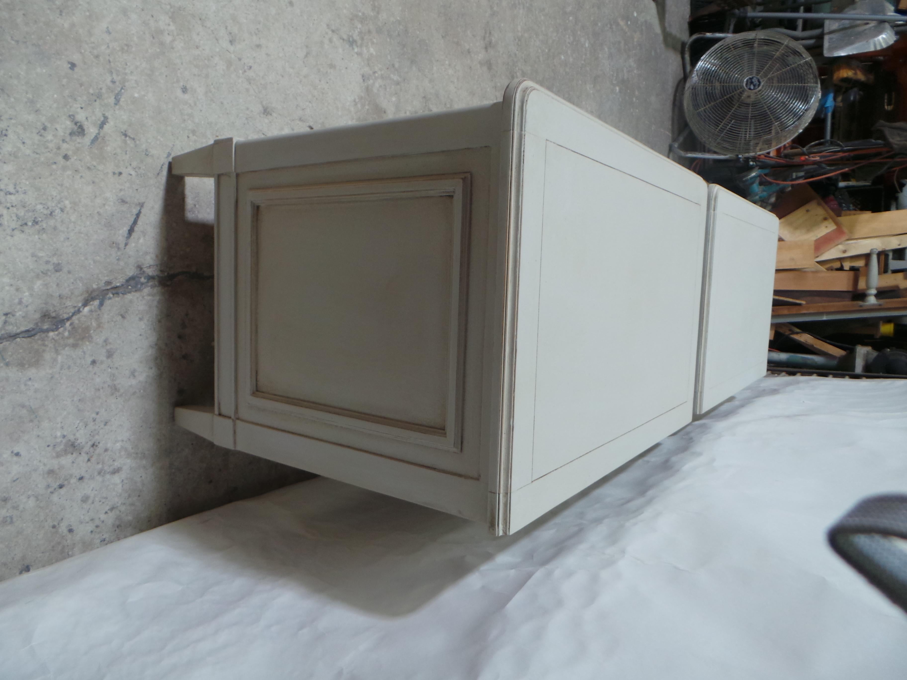 Comodini in stile gustaviano in vendita 1
