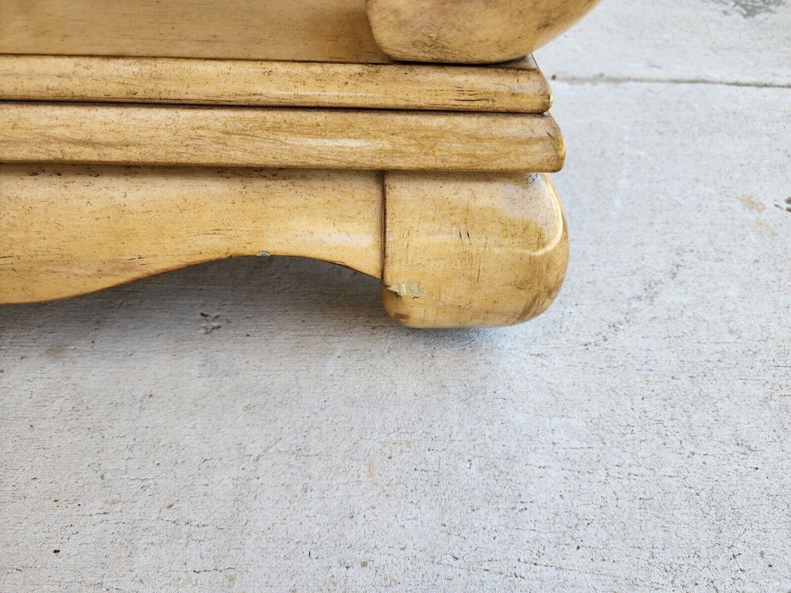 Nachttische und Beistelltische in Übergröße von CENTURY FURNITURE, Paar im Angebot 9
