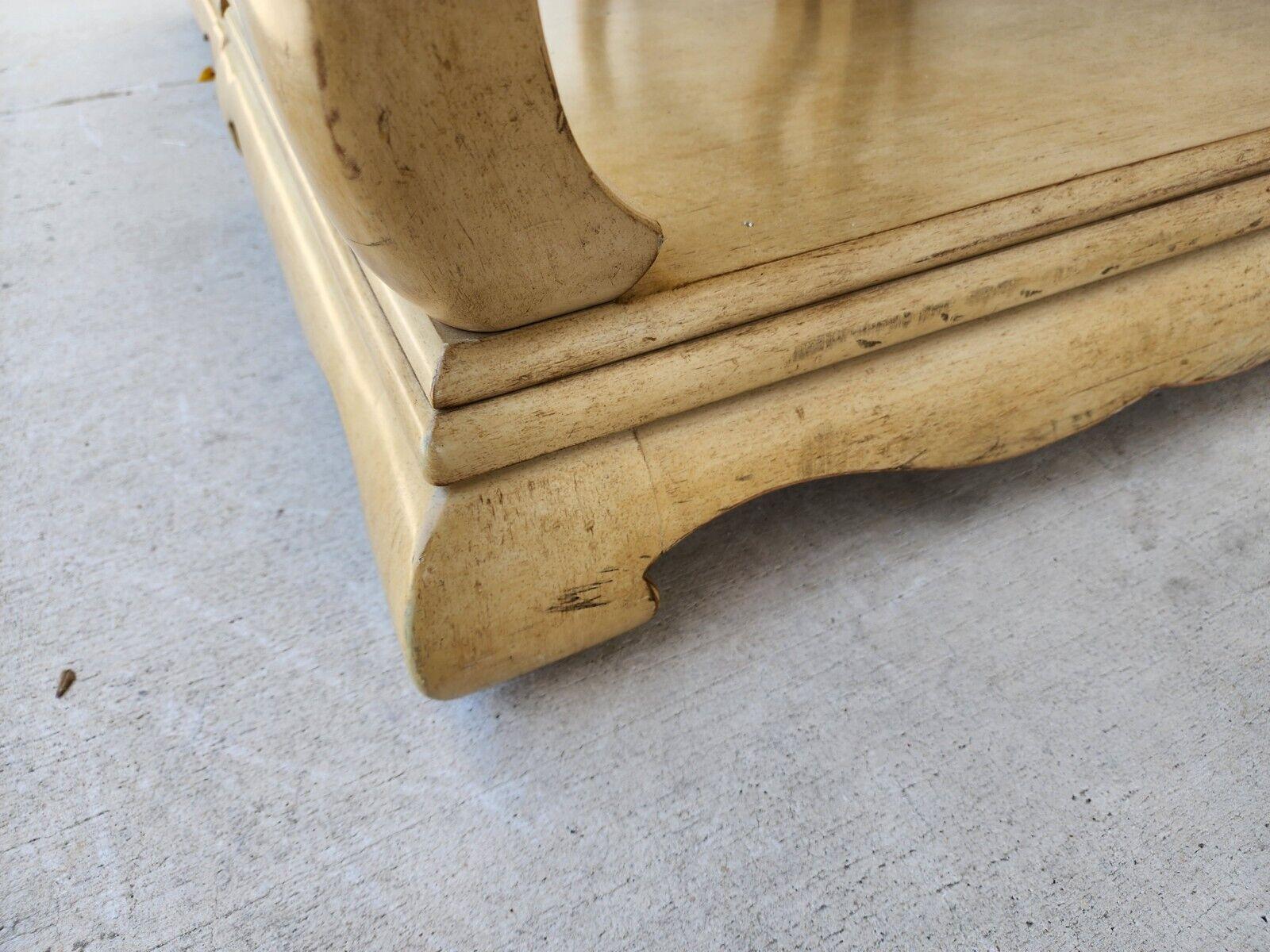 Nachttische und Beistelltische in Übergröße von CENTURY FURNITURE, Paar im Angebot 10