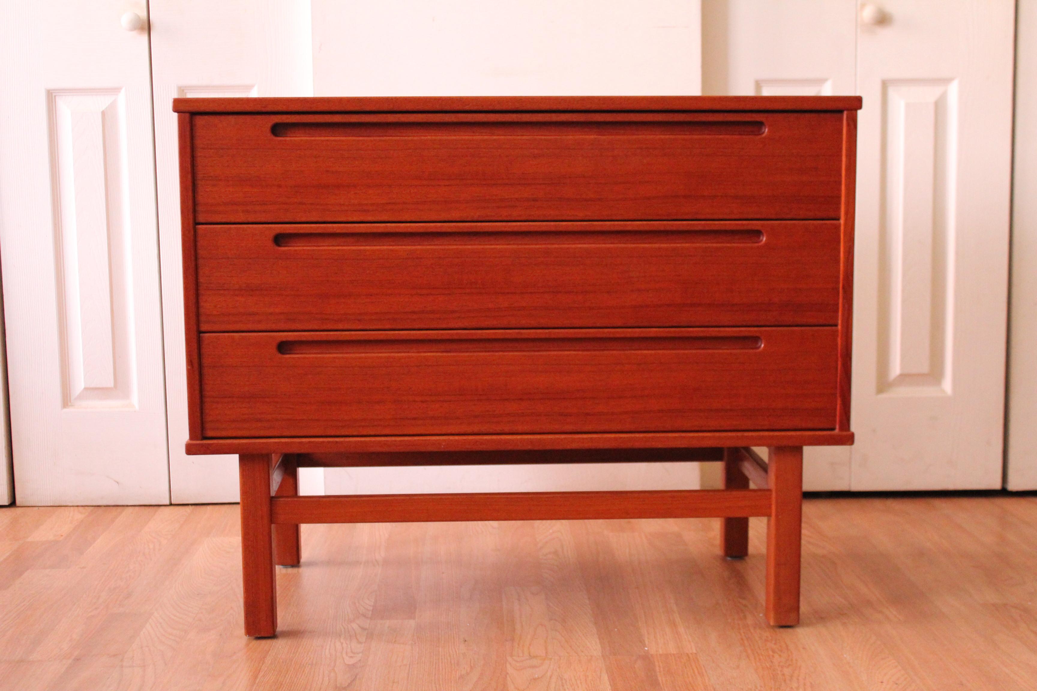 Teak Niils Jonsson Mid Century Modern Vanity Chest Dresser  For Sale