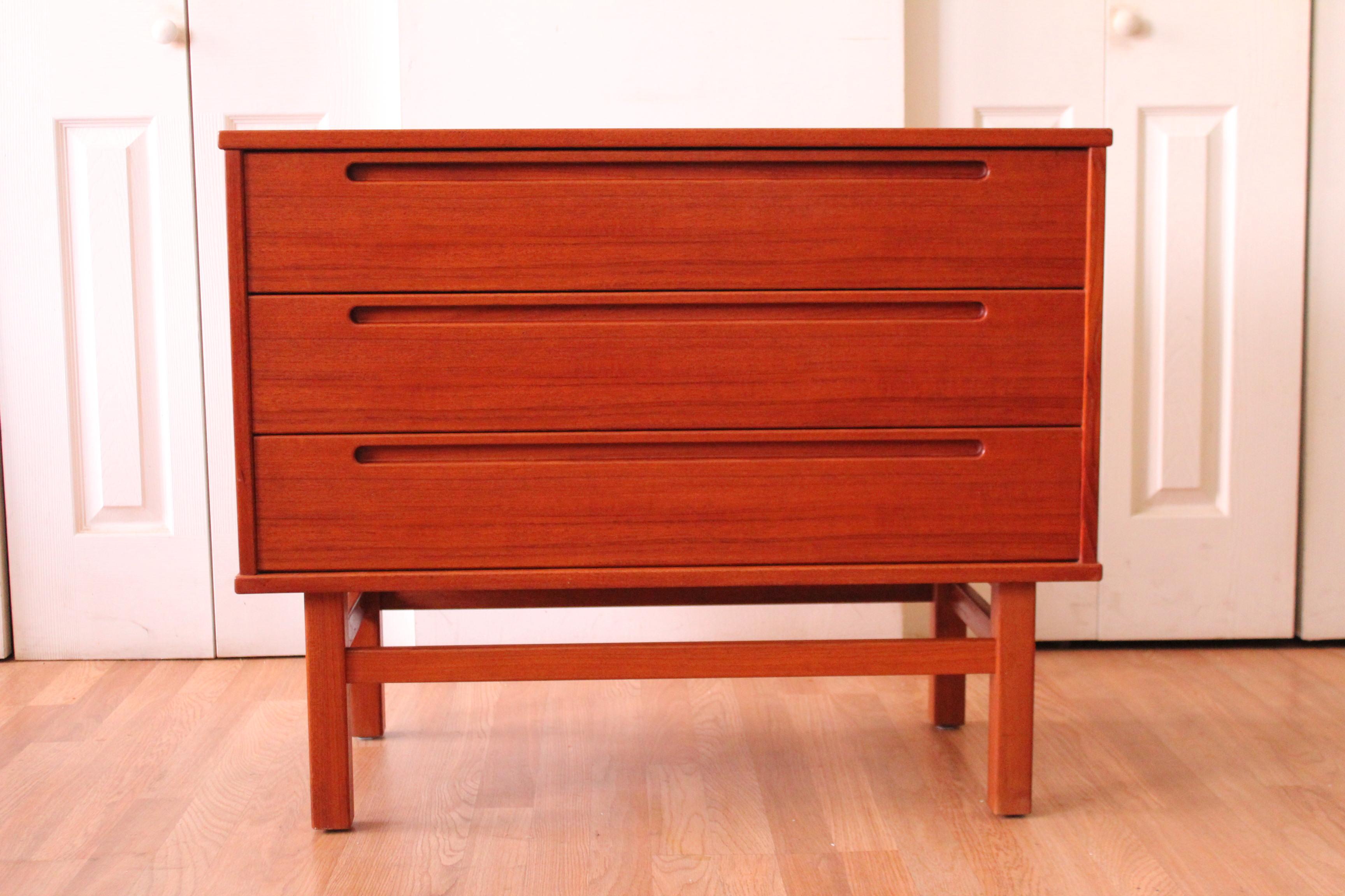 Mid-20th Century Niils Jonsson Mid-Century Modern Chest Dresser For Sale