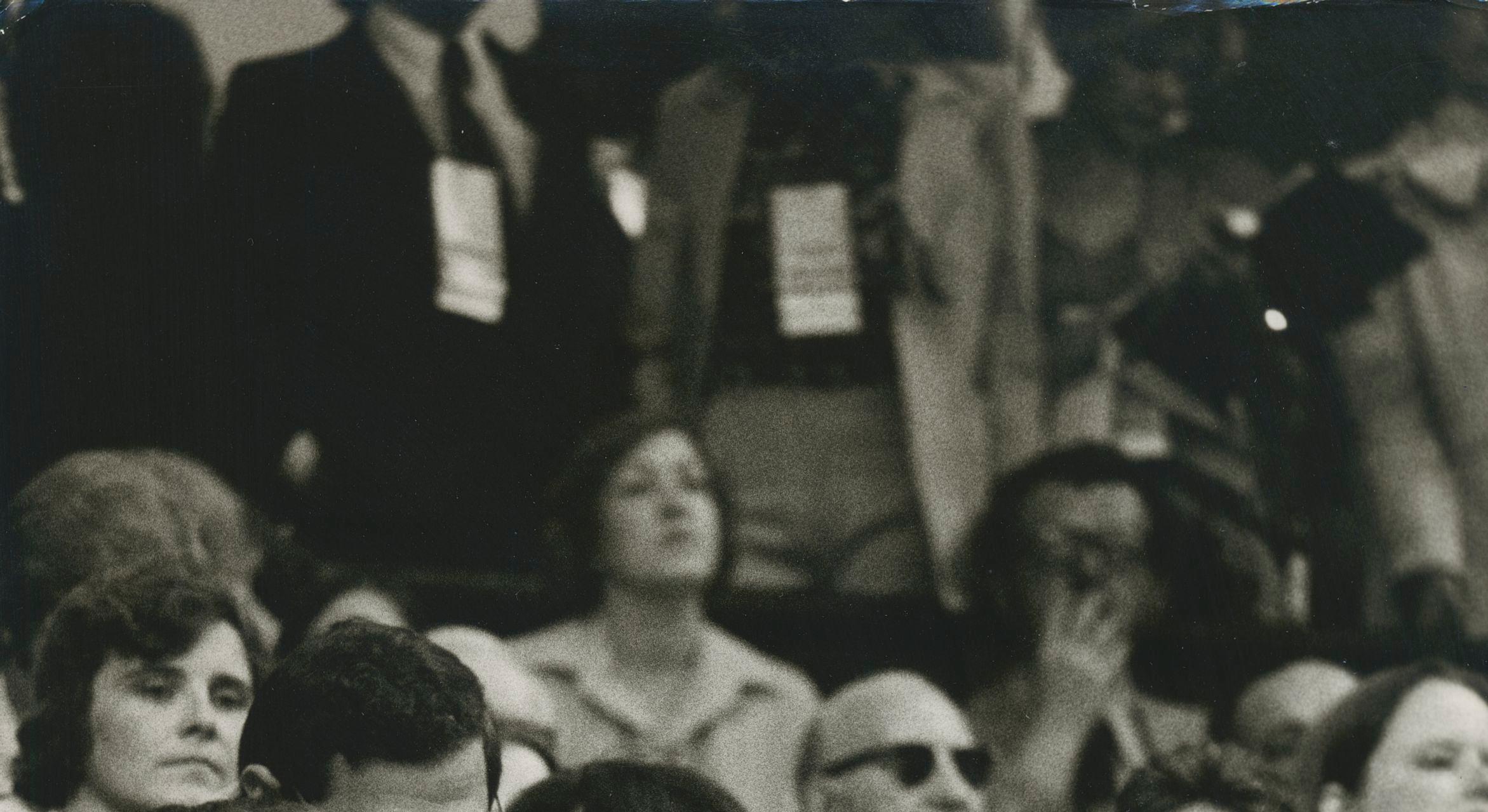 Jackie Kennedy Onassis; Madison Square Garden, Jimmy Carter, EE.UU., 30, 7 x 20, 2 cm - Photograph Moderno de Nik Wheeler