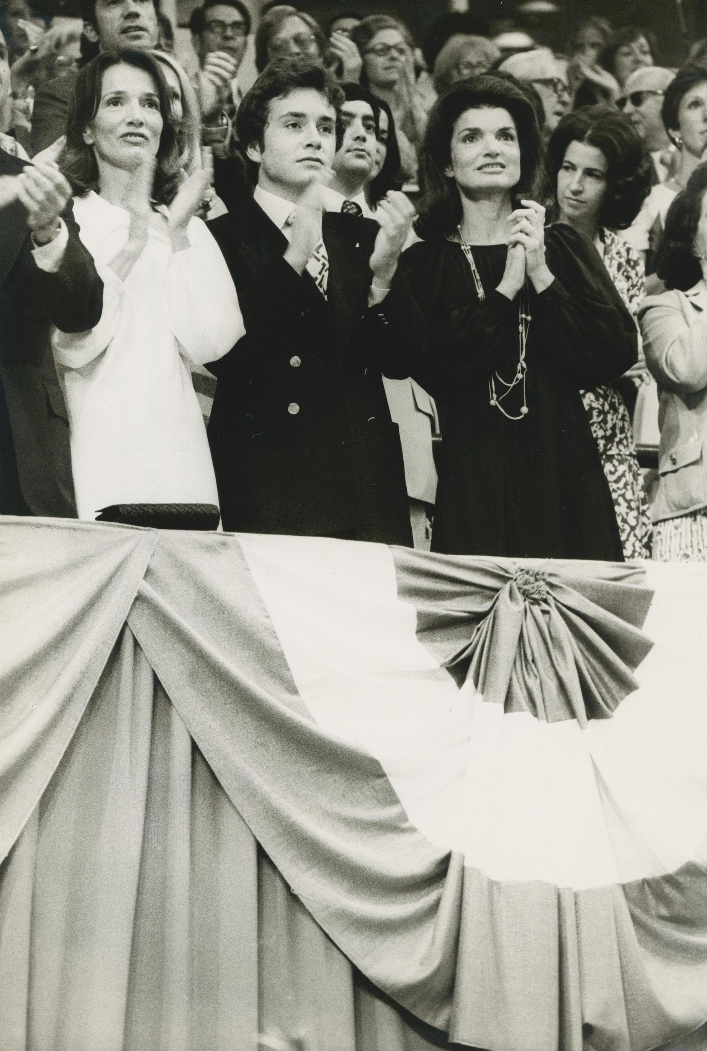 Jackie Onassis, Schwarz-Weiß-Fotografie, ca. 1960 – Art von Nik Wheeler