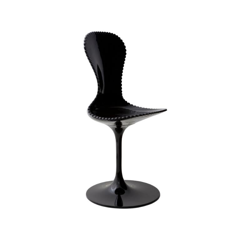 La chaise Maid, créée par la designer Nika ZUPANC, est une œuvre d'art de grande qualité conçue par A LOT OF Brasil. Fabriqué en fibre de verre, base pivotante en aluminium avec peinture automobile. La pièce est nouvelle, en édition limitée,