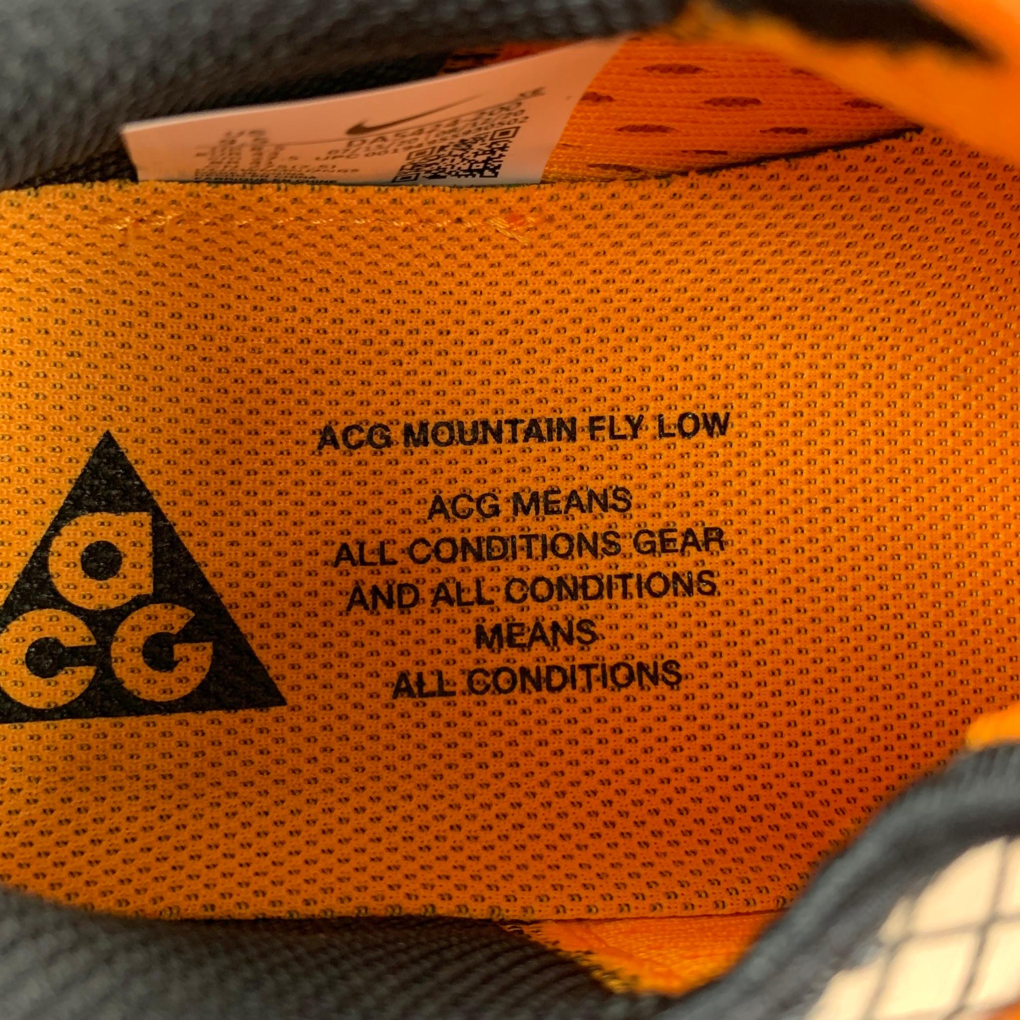 NIKE ACG Mountain Fly Low Size 9.5 Taupe & Black Two Toned Lace Up Sneakers In New Condition In San Francisco, CA