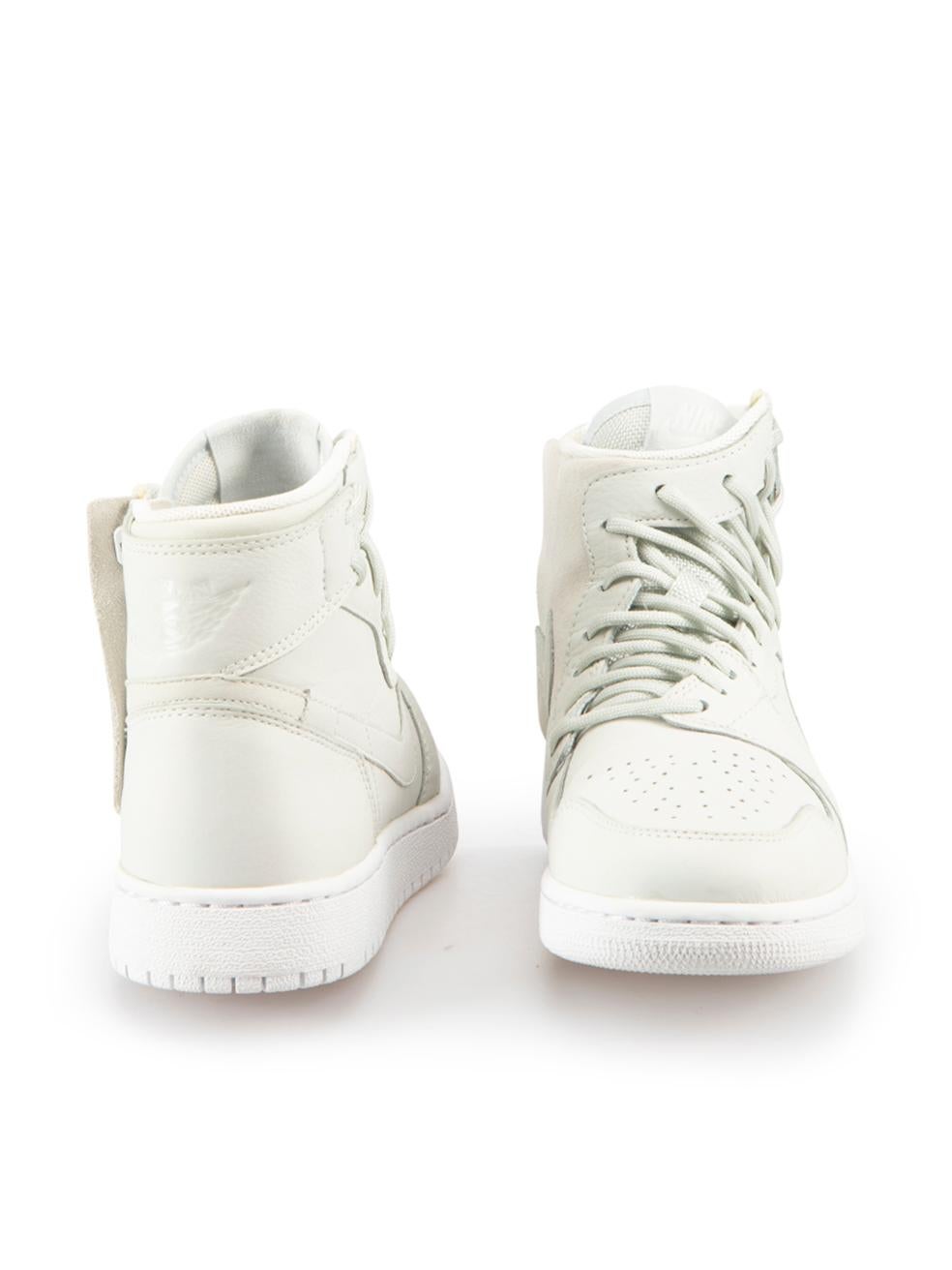 Baskets montantes Air Jordan 1 Rebel XX grises Nike, Taille UK 3 Excellent état - En vente à London, GB