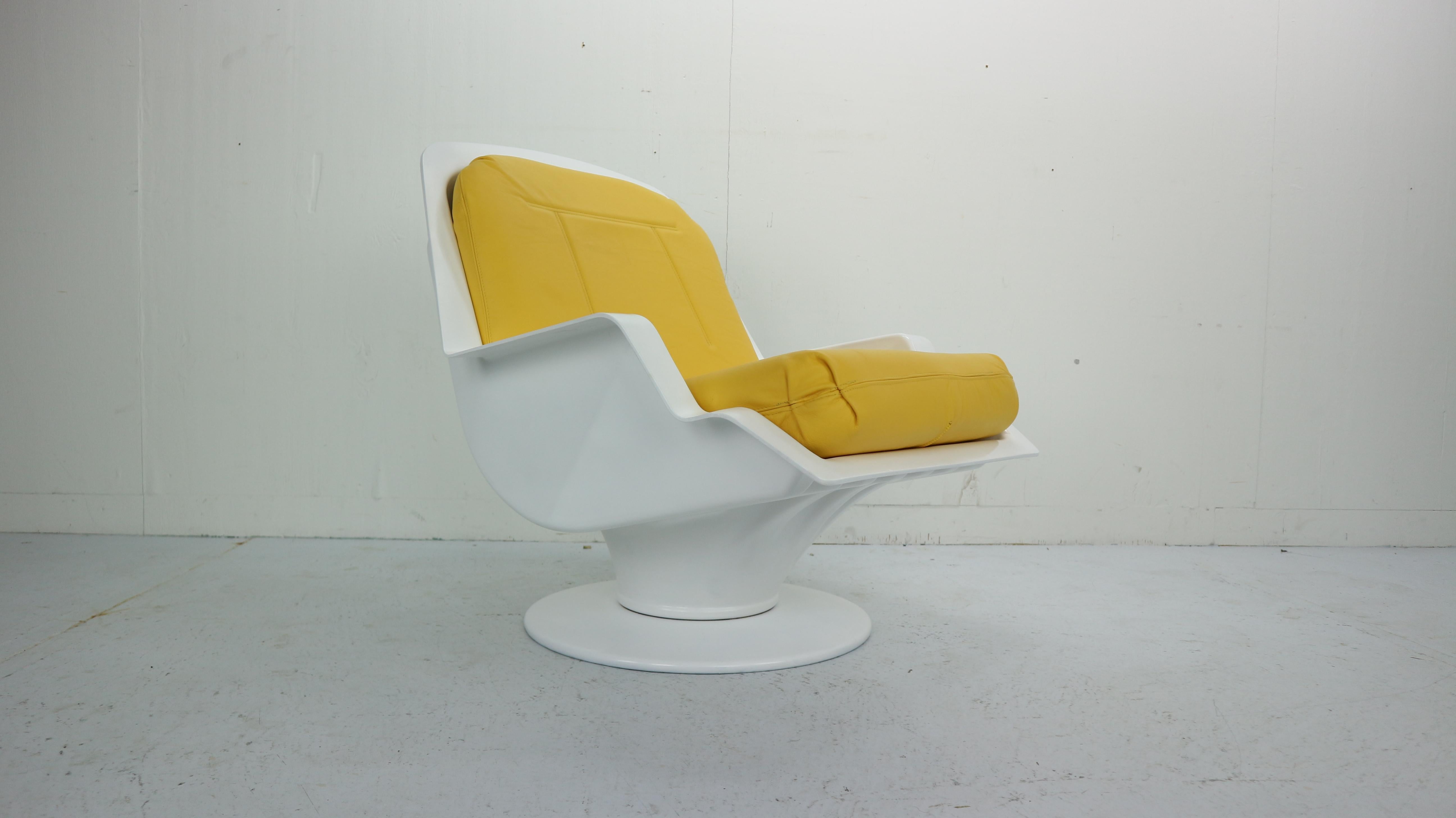 NIKE lounge chair designed by Richard Neagle and produced by Luigi Sormani in 1966, Italy. 
Designed for the Nova project house of future in Disneyland.
White lacquered polyester and metal frame with yellow colour newly upholstered leather