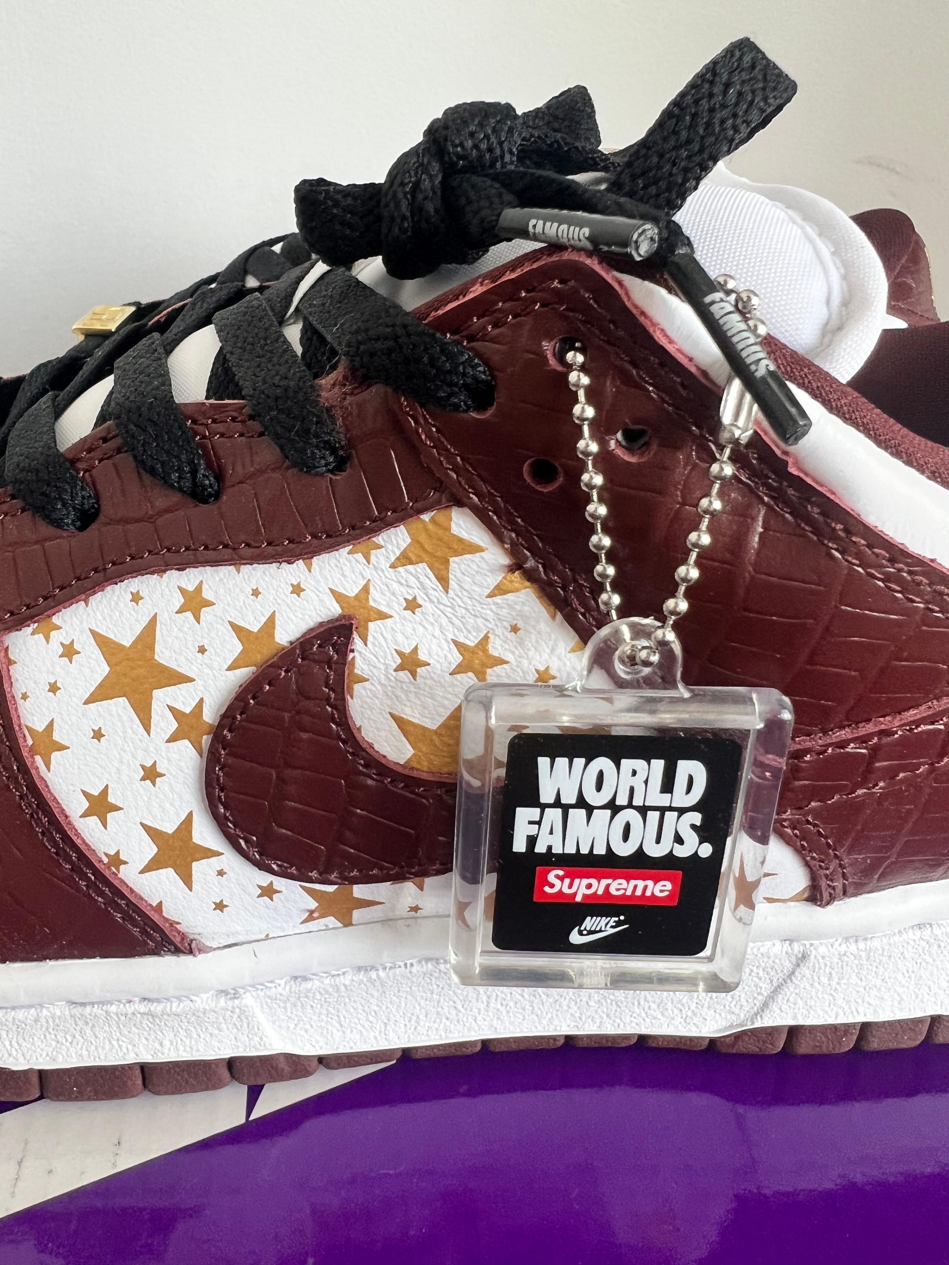 Nike x Supreme SB Dunk Low Star Barkroots Brown size us 9.5 In New Condition For Sale In Toronto, CA