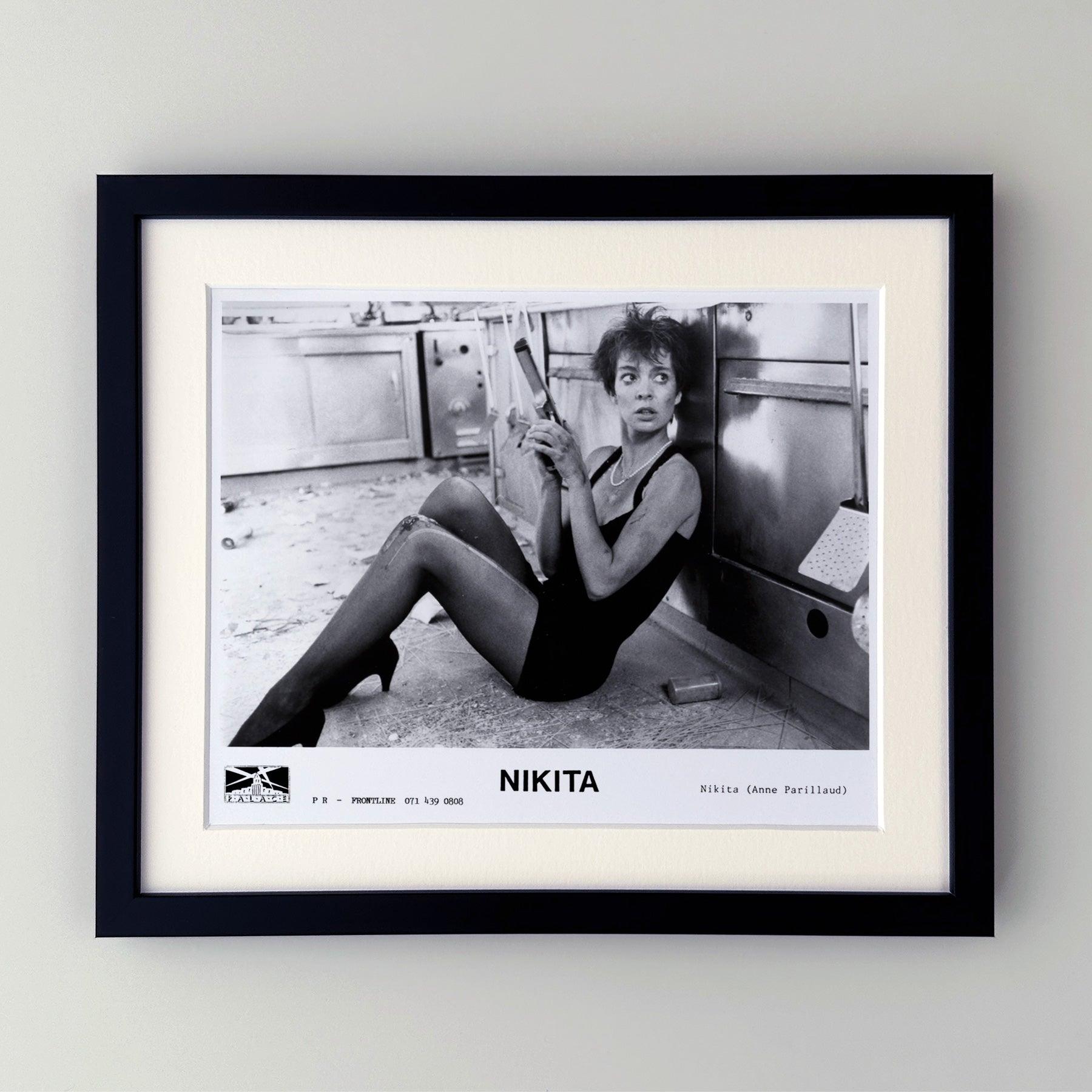  Fotograma original de película publicitaria de 8x10 pulgadas de Le Femme Nikita (1990), de Luc Besson, con Anne Parillaud. 

Los fotogramas publicitarios (película/producción) se crearon para ayudar a los estudios a promocionar sus nuevas