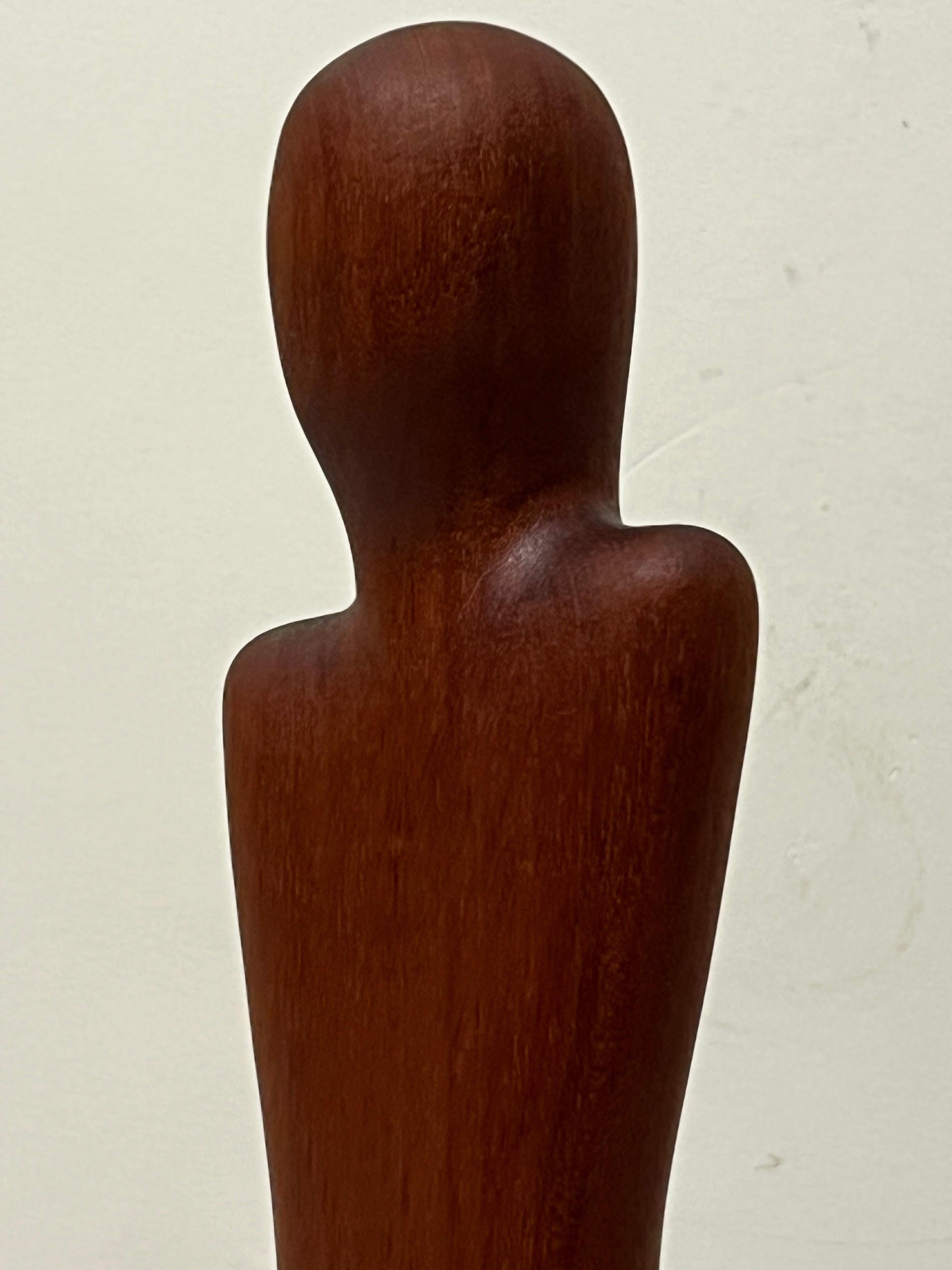 Moderne Nikita Carpenko sculpture figurative moderniste en bois des années 1940 en vente