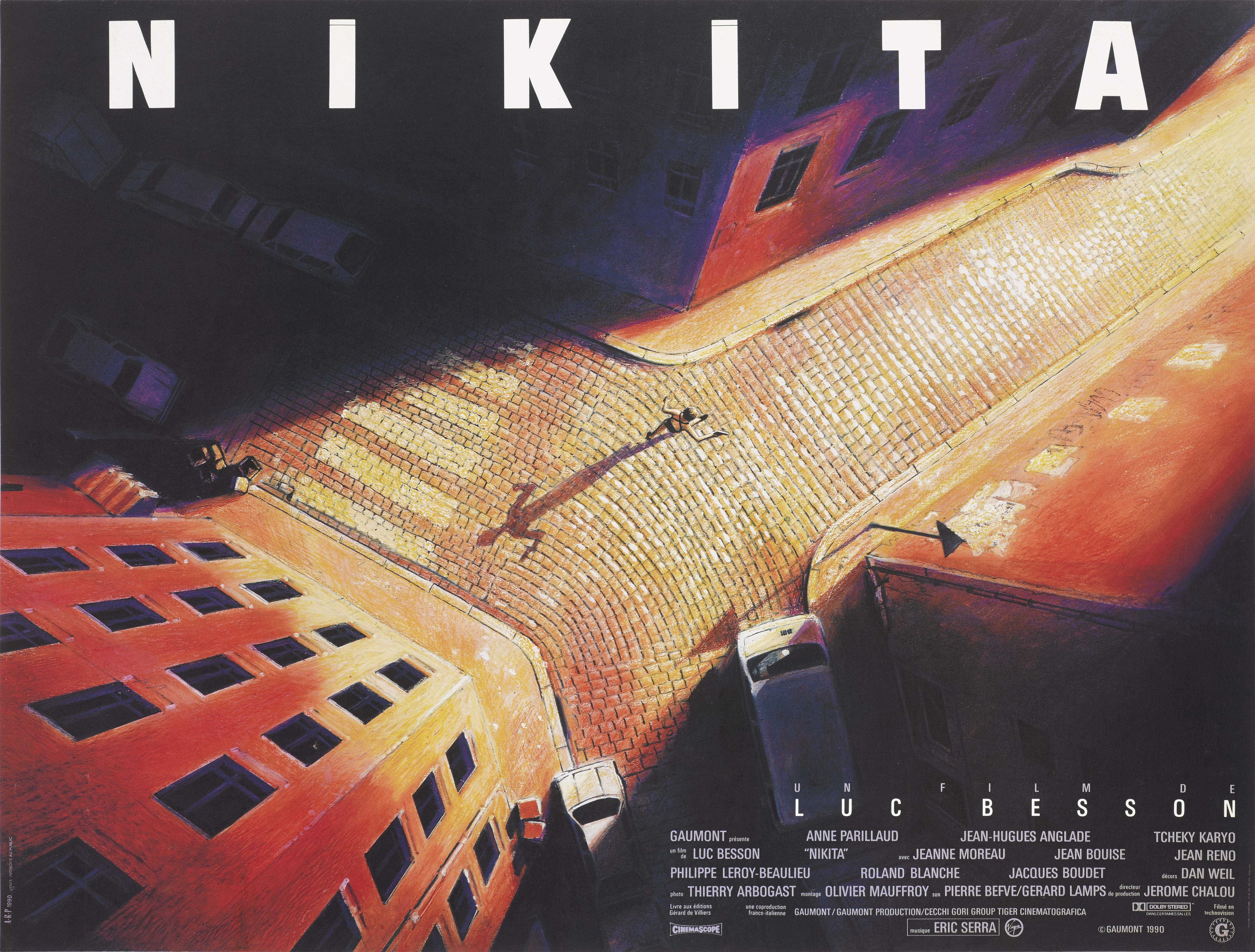 Originales französisches Filmplakat für Nikita 1990.
Dieser Action-Thriller wurde von Luc Besson geschrieben und inszeniert, und Anne Parillaud spielt die Hauptrolle. Die problembelastete Teenagerin Nikita wird zu einer lebenslangen Haftstrafe