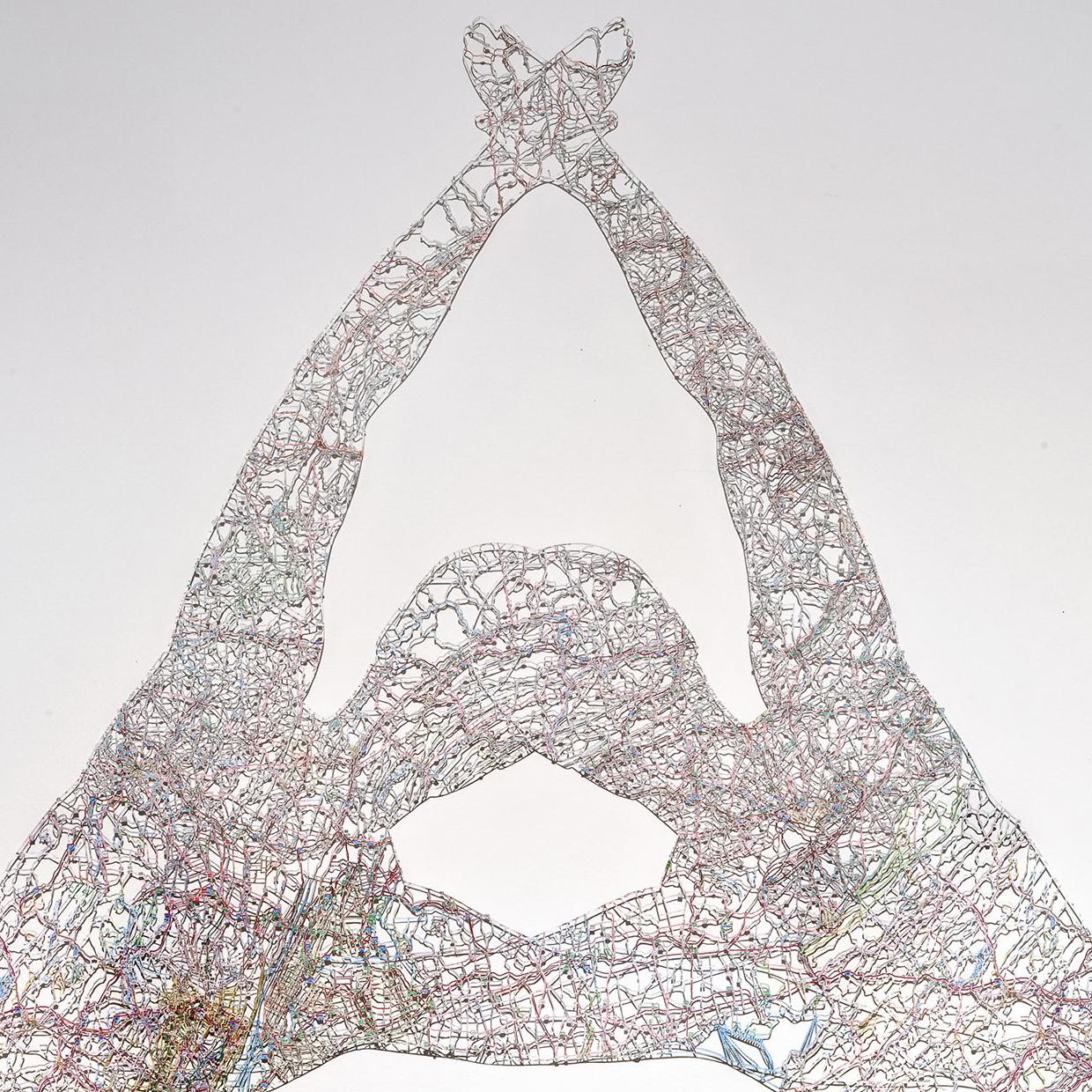 supporto: mappa stradale tagliata a mano

Nikki Rosato ha conseguito il suo MFA presso la School of the Museum of Fine Arts di Boston nel 2013. Prima di studiare allo SMFA, Rosato ha conseguito una laurea in Studio A e Storia dell'Arte presso