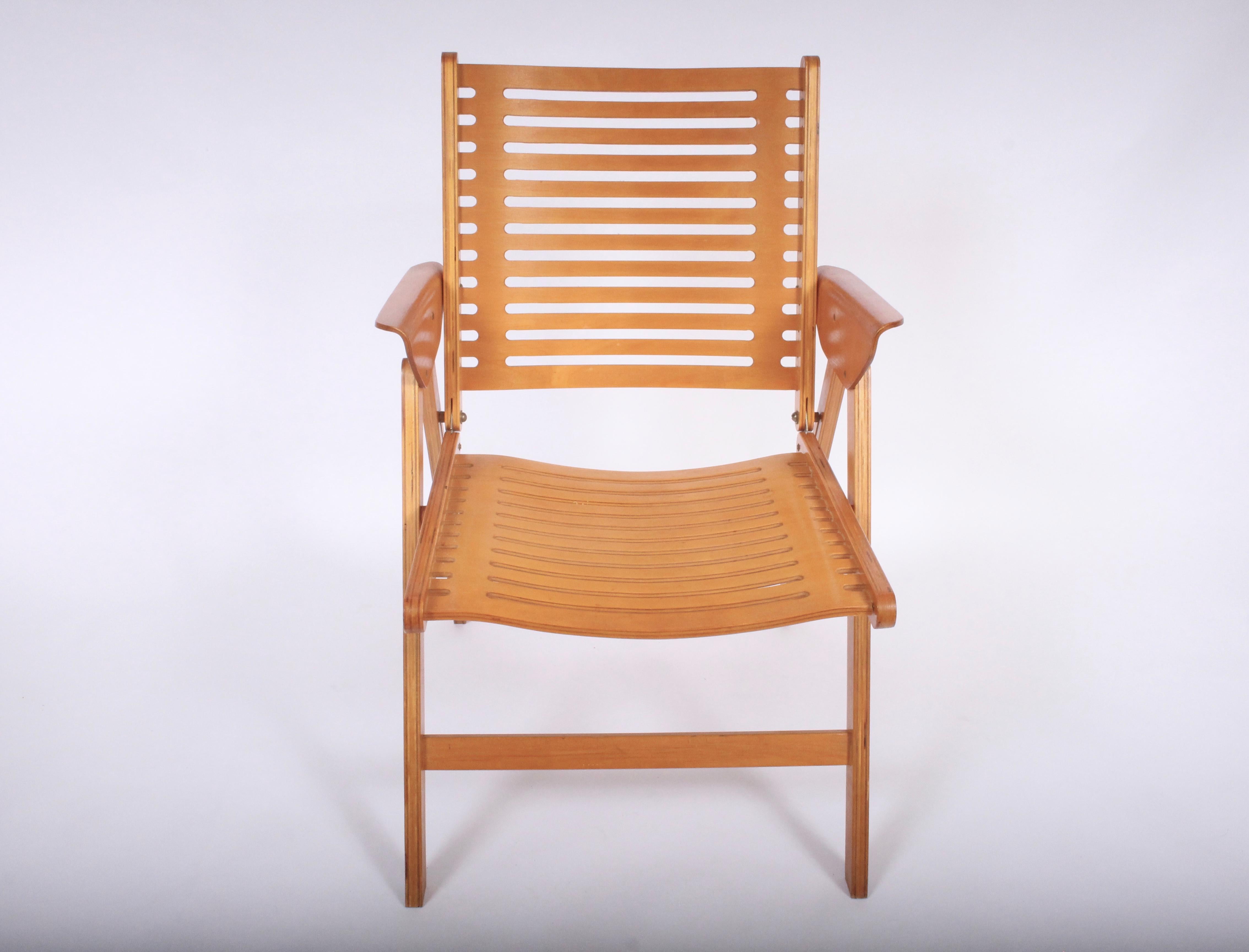 Early single Niko Kralj Stol Rex blonde beech bentwood folding chair. Designed in 1952. Featuring molded beech plywood with contoured back, ergonomic, curved and wide seat and cutouts to seat and back. Comfortable. Classic. Minimalist.  Easy to