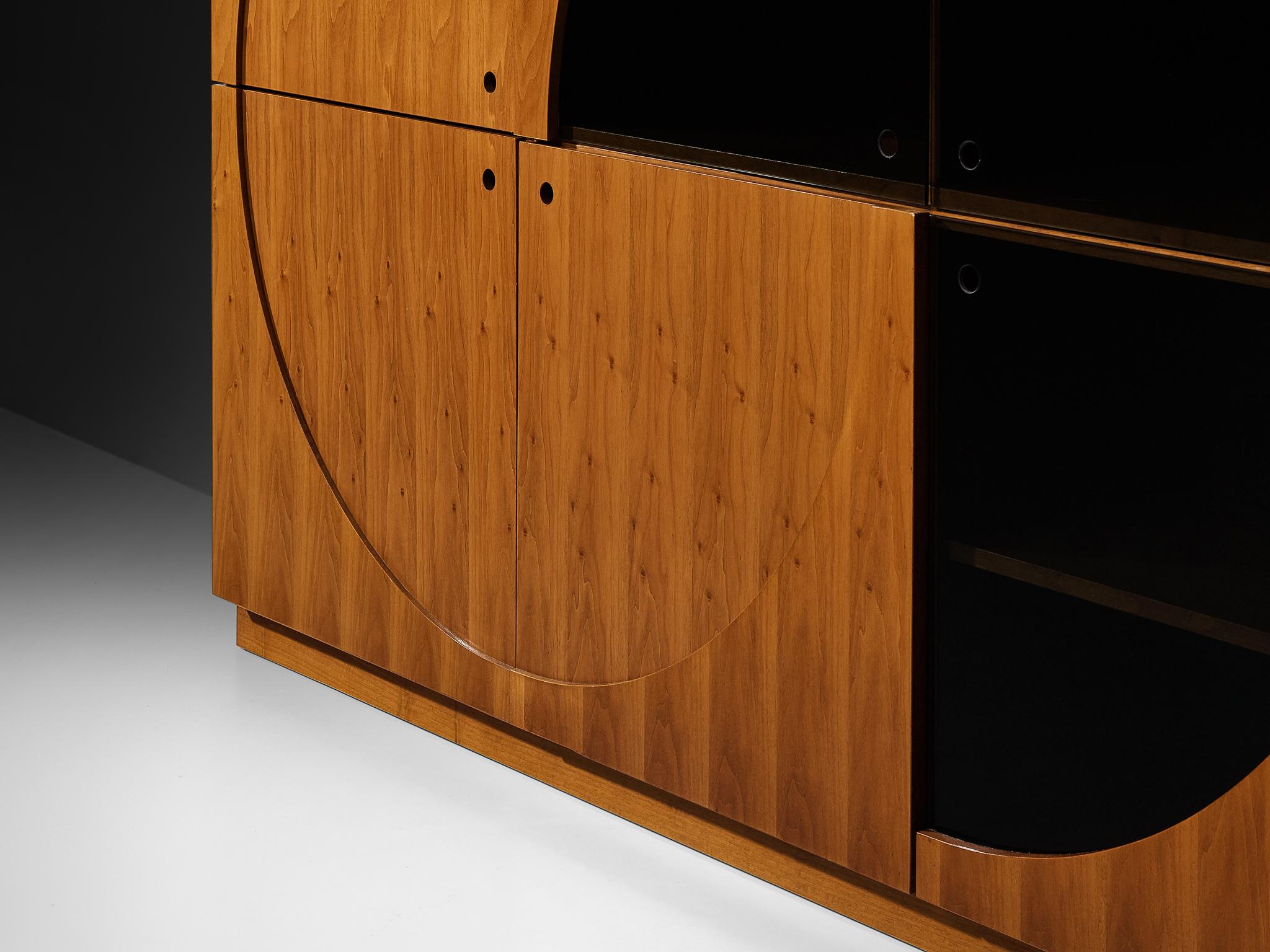 Nikol International Großes postmodernes Sideboard aus Nussbaum und Rauchglas, Nikol International im Angebot 4