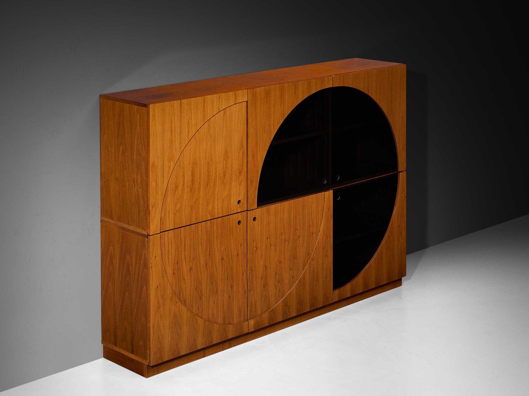 Nikol International Großes postmodernes Sideboard aus Nussbaum und Rauchglas, Nikol International im Angebot 1