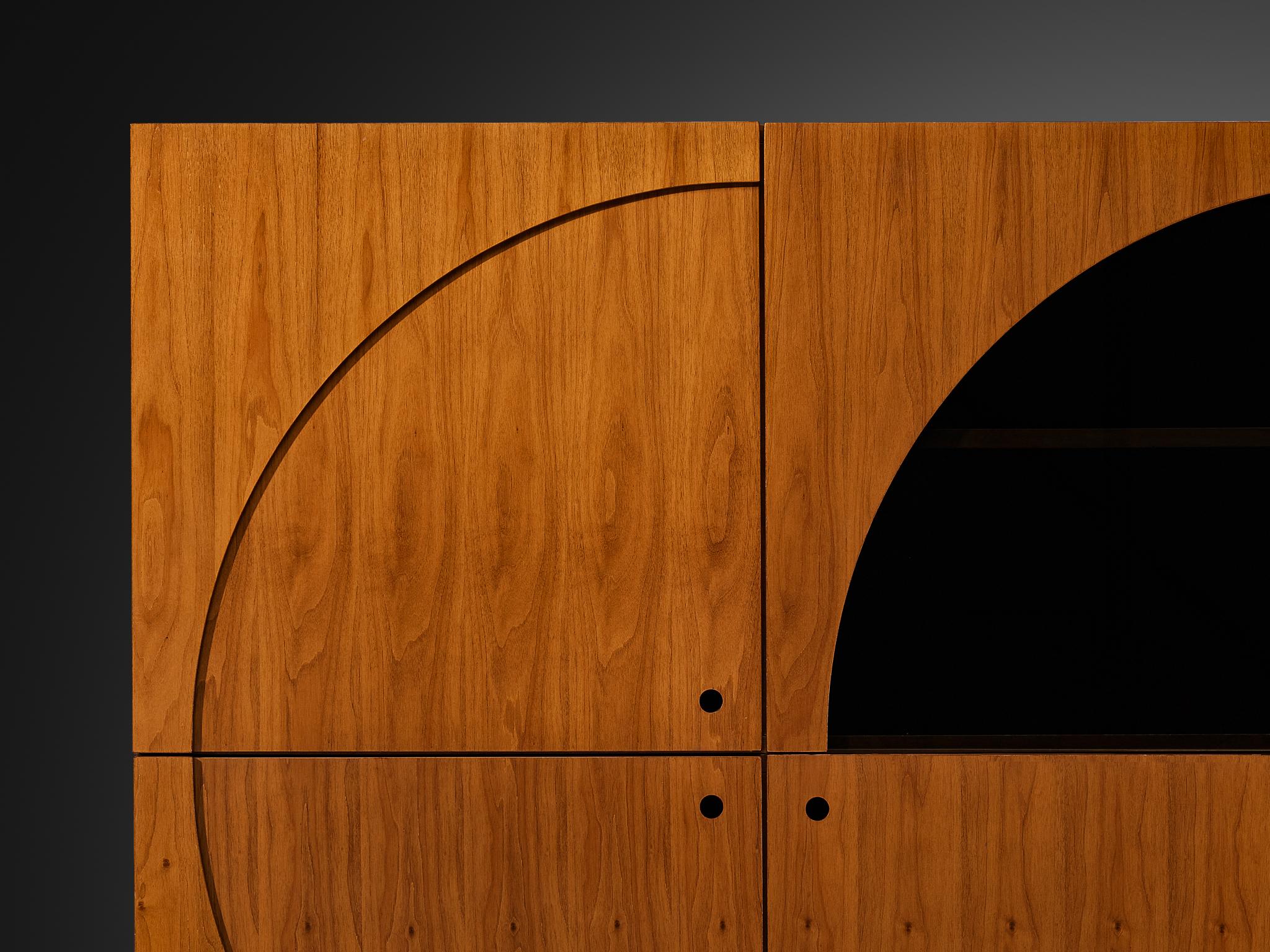 Nikol International Großes postmodernes Sideboard aus Nussbaum und Rauchglas, Nikol International im Angebot 2
