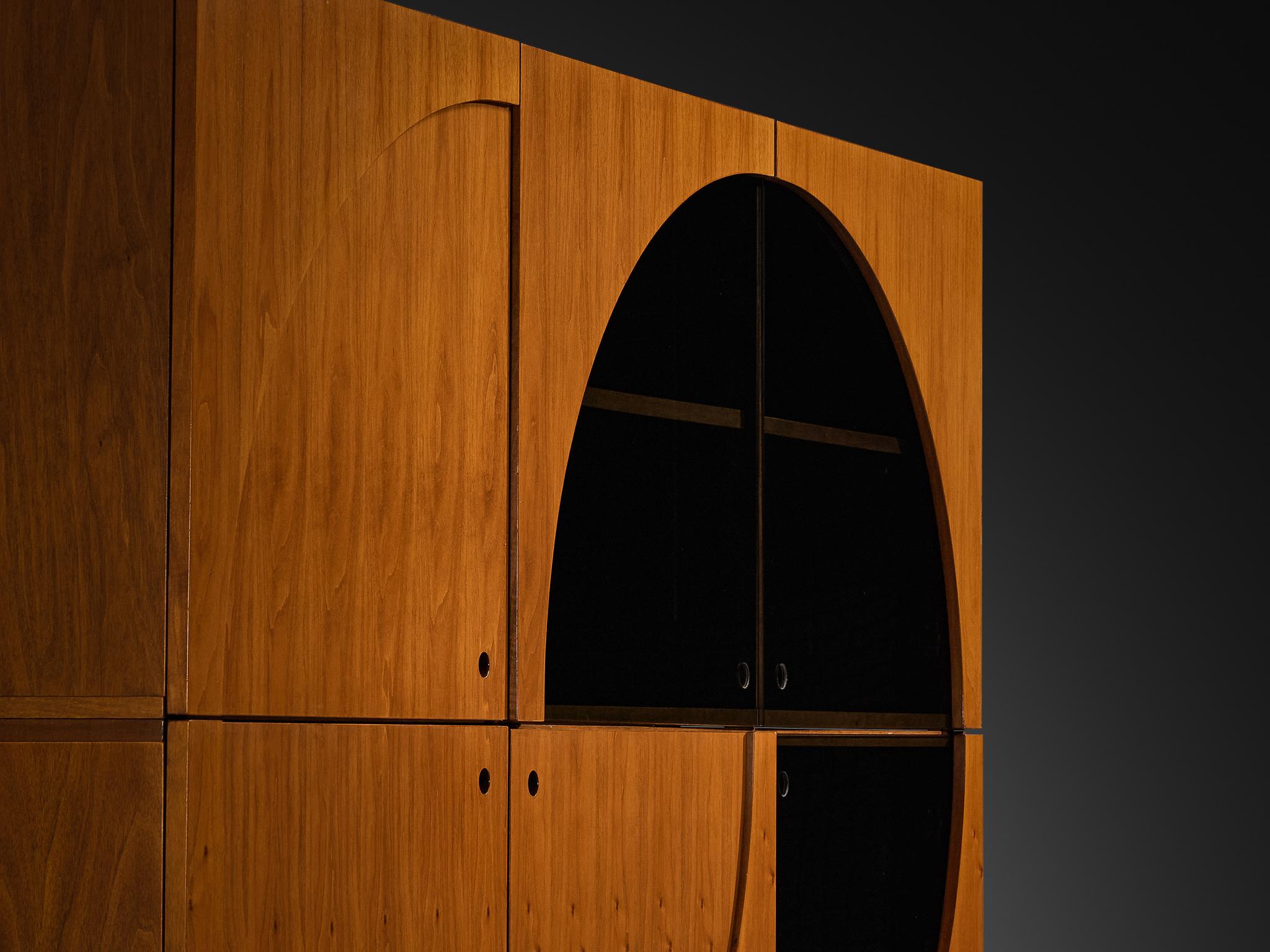 Nikol International Großes postmodernes Sideboard aus Nussbaum und Rauchglas, Nikol International im Angebot 3