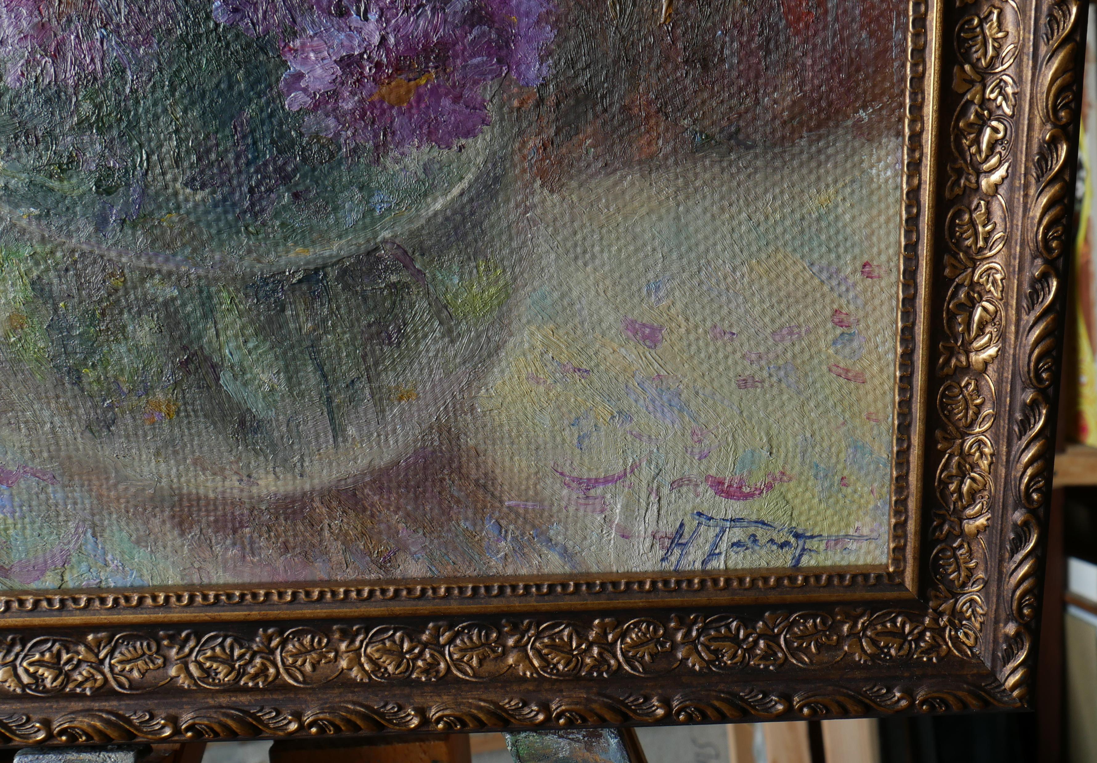 Gemälde mit lila Blumen ist eine schöne Wanddekoration, Oktoberblumen sind eine der Lieblingsblumen des Künstlers, er versucht immer, ihre Schönheit und Luxus zu zeigen. Außerdem mag Nikolay verschiedene Lila-Töne.

Das Gemälde ist 100% handgemalt