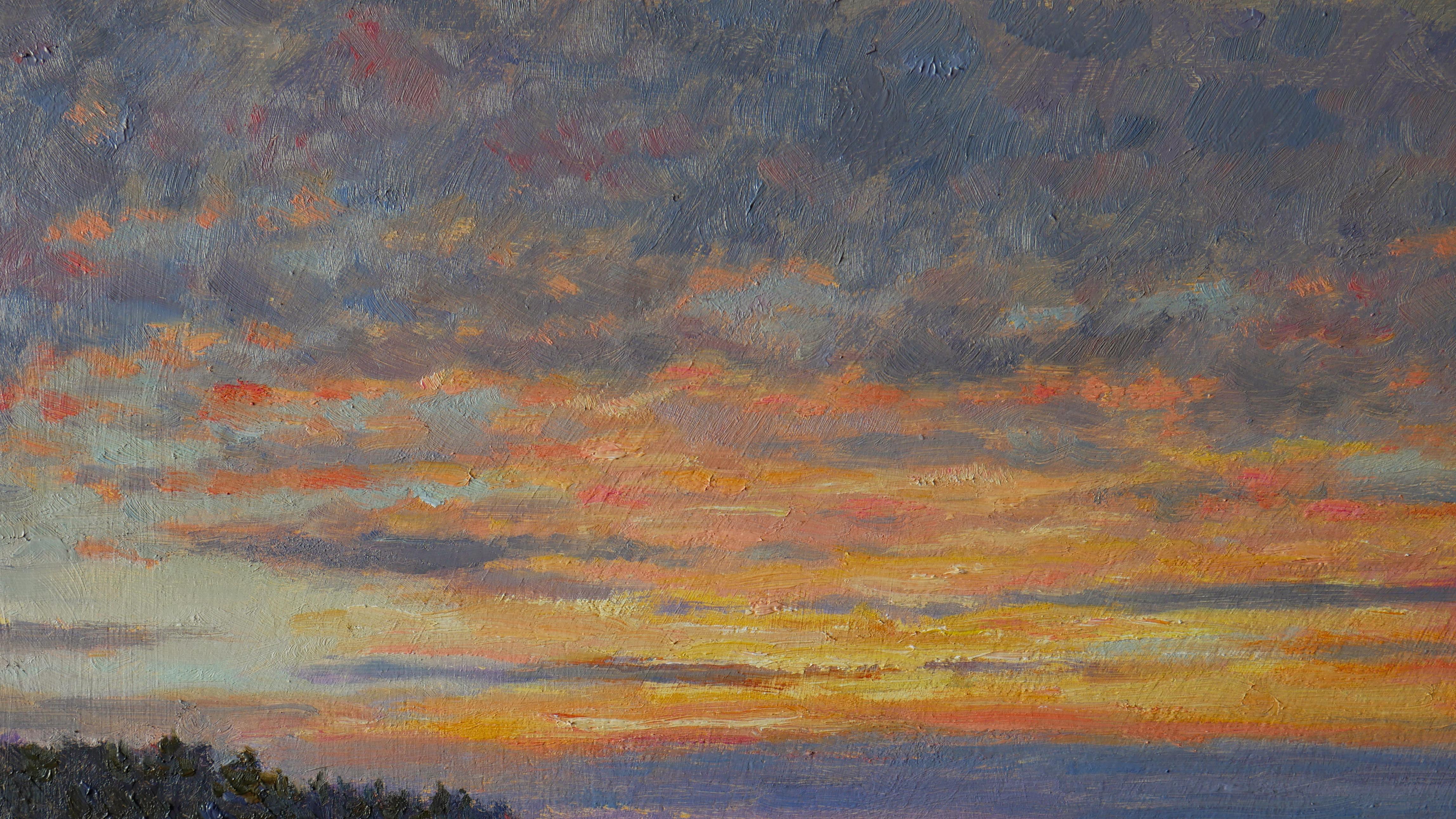 Das Gemälde zeigt einen atemberaubenden Sonnenuntergang über einem ruhigen See. Im Wasser spiegeln sich die leuchtenden Farben und die sanften Wolken darüber perfekt wider. СWolken fangen das letzte Licht des Tages ein und verleihen der Szene Tiefe.
