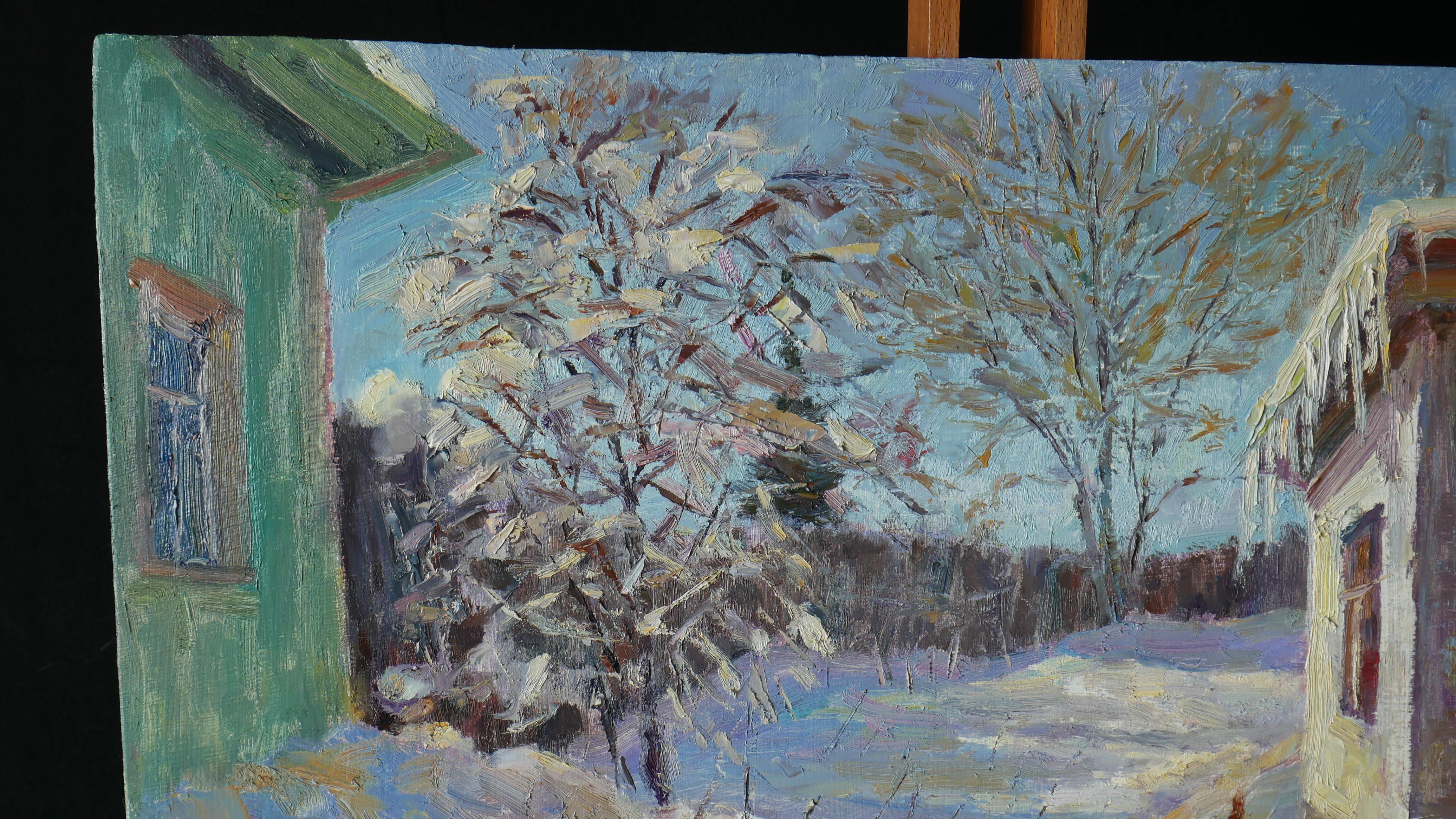 Ein impressionistisches Schneegemälde ist voll von Sonnenlicht und positiver Energie.
Der letzte Schnee reflektiert die hellen Strahlen der warmen Sonne, wodurch verschiedene Violett-, Blau- und Purpurtöne der Schatten entstehen.

Das Bild ist von