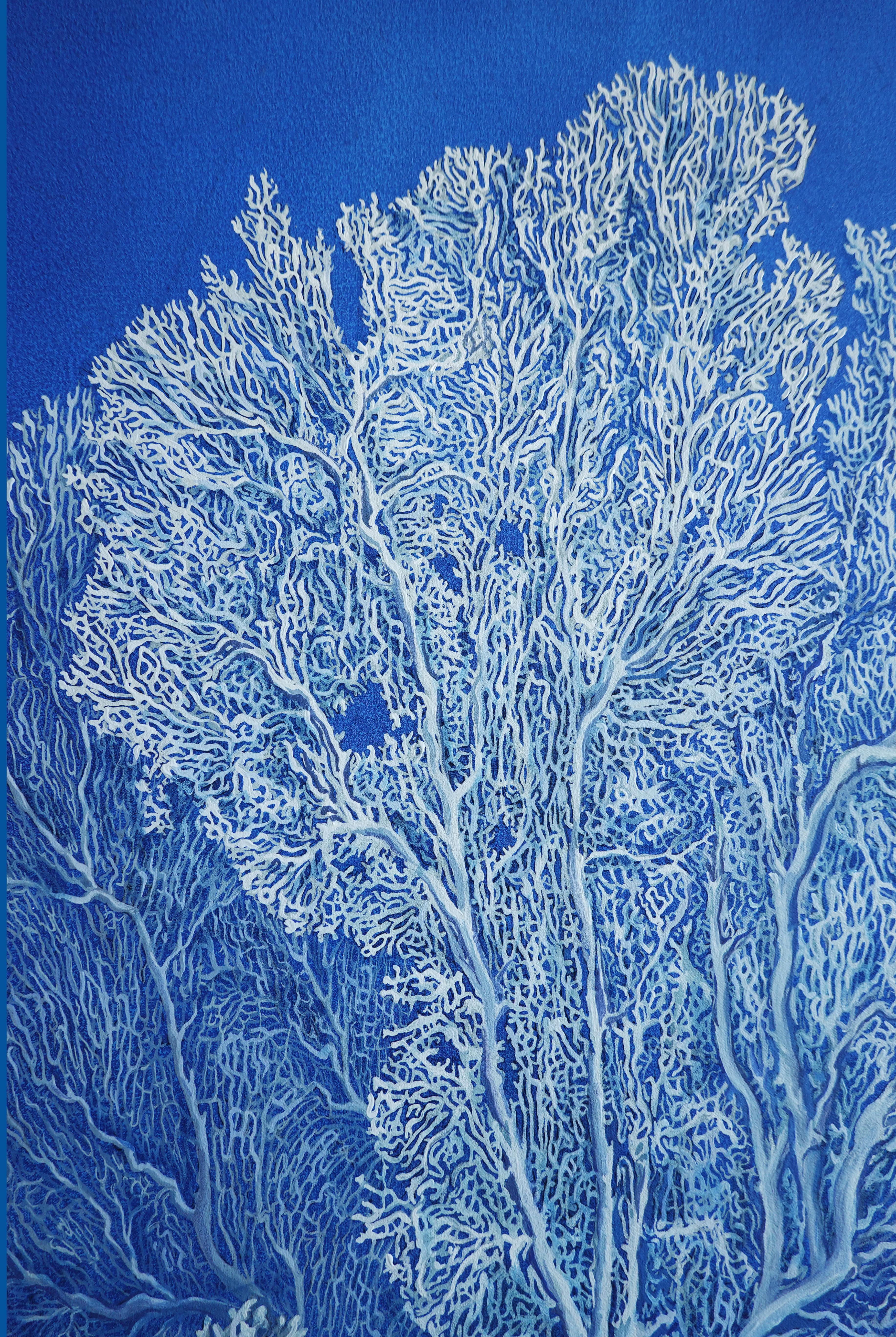 Korallengarten (Ozean) - Öl auf Leinwand, hergestellt in weißen, blauen Farben (Realismus), Painting, von Nikolina Kovalenko