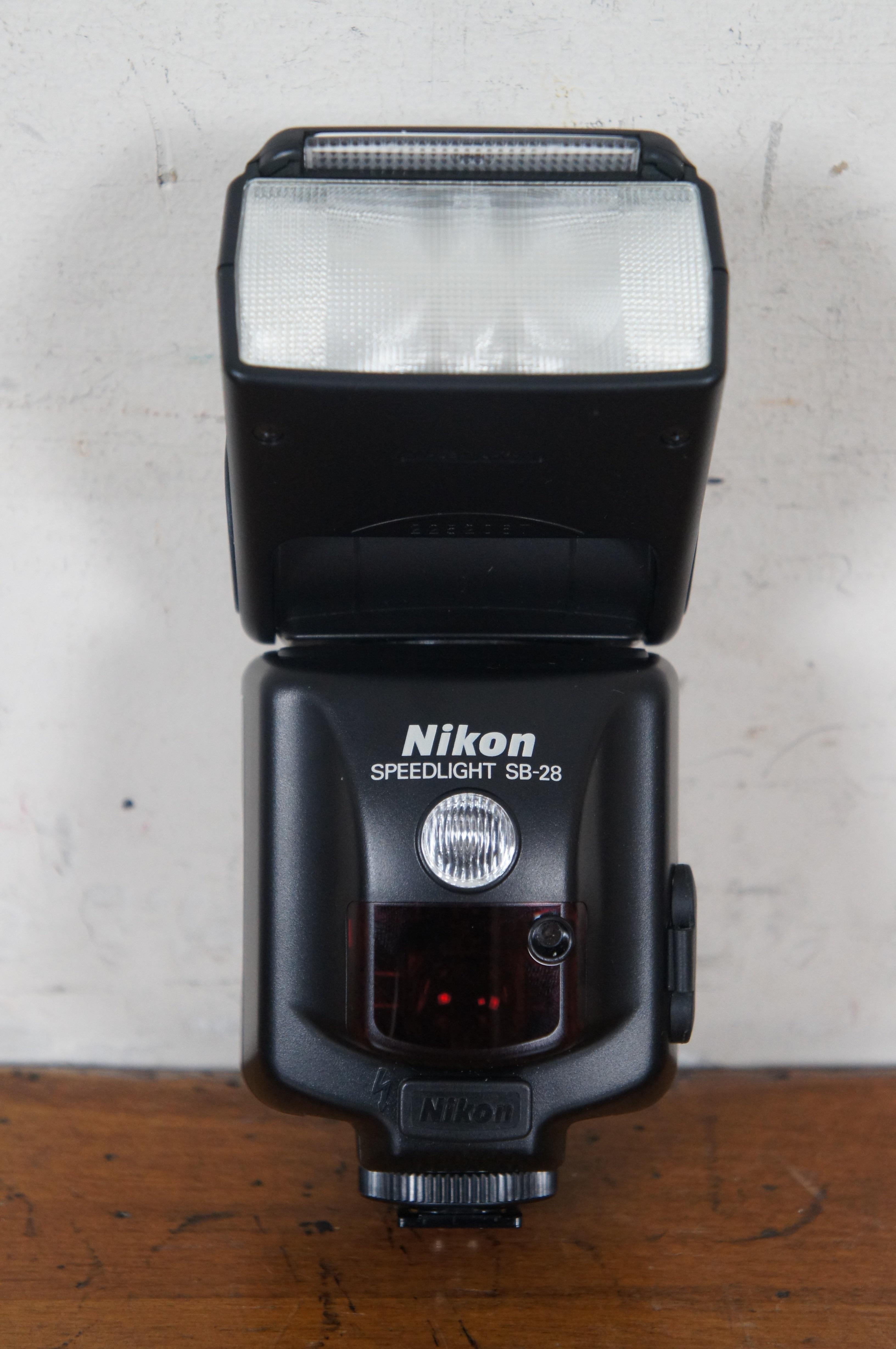 20th Century Nikon AF Nikkor Camera Lens Set 28mm 50mm 85mm Speedlight Flash & Case For Sale