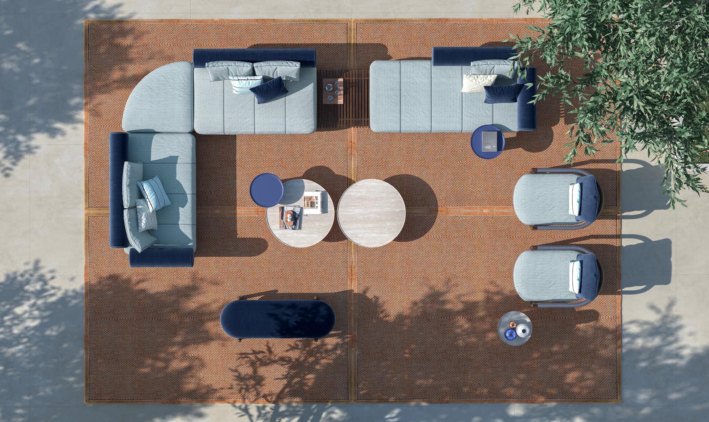 Dieses modulare Sofa für den Außenbereich verfügt über ein einzigartiges Design mit einer zylinderförmigen Rückenlehne für zusätzlichen Komfort und Stil. Er kann mit verschiedenen Stoffen individuell gestaltet werden, so dass ein persönlicher Look