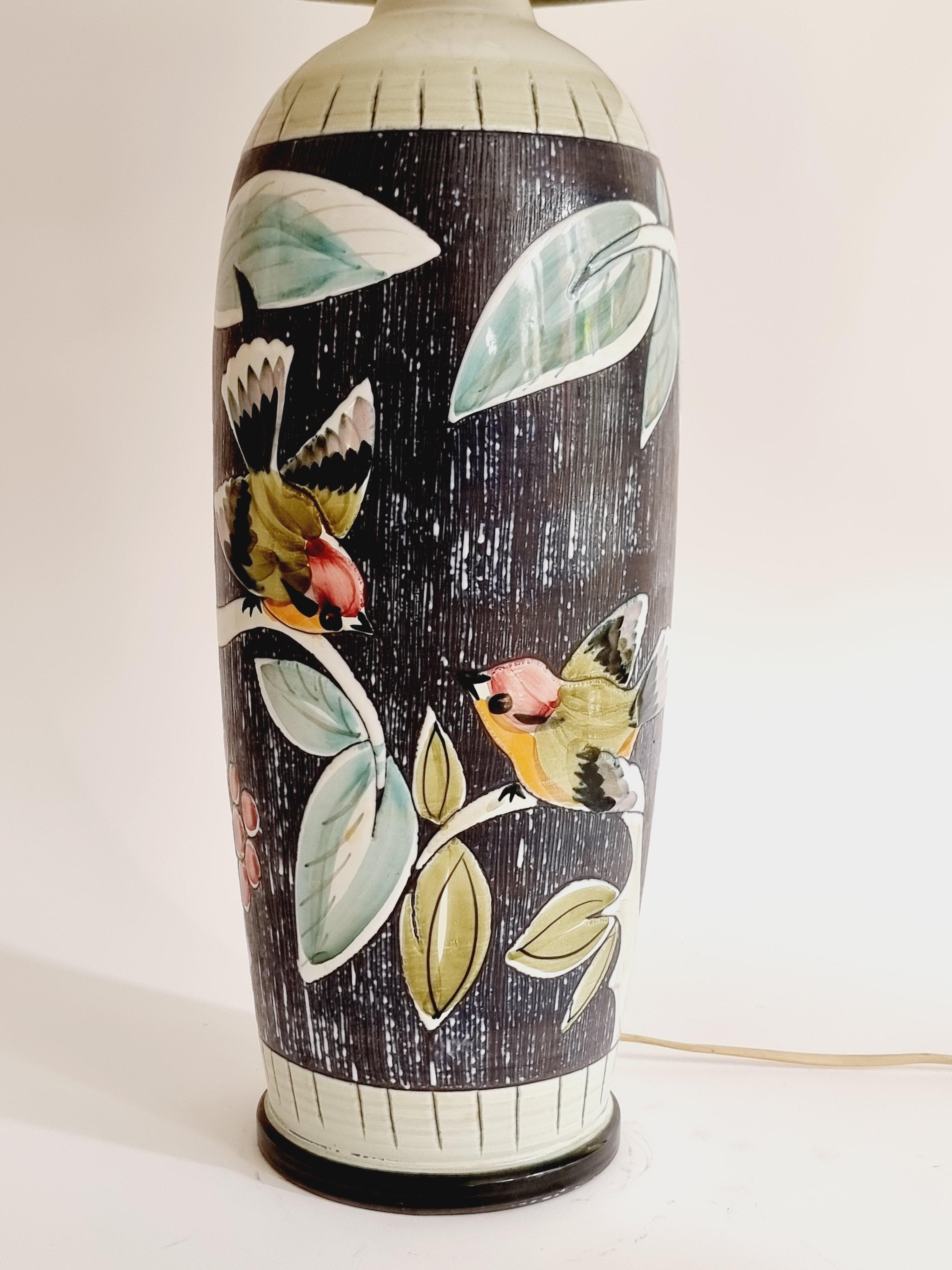 Lampe de table NILA en céramique, fabriquée à la main en Suède, milieu des années 1900. en vente 1