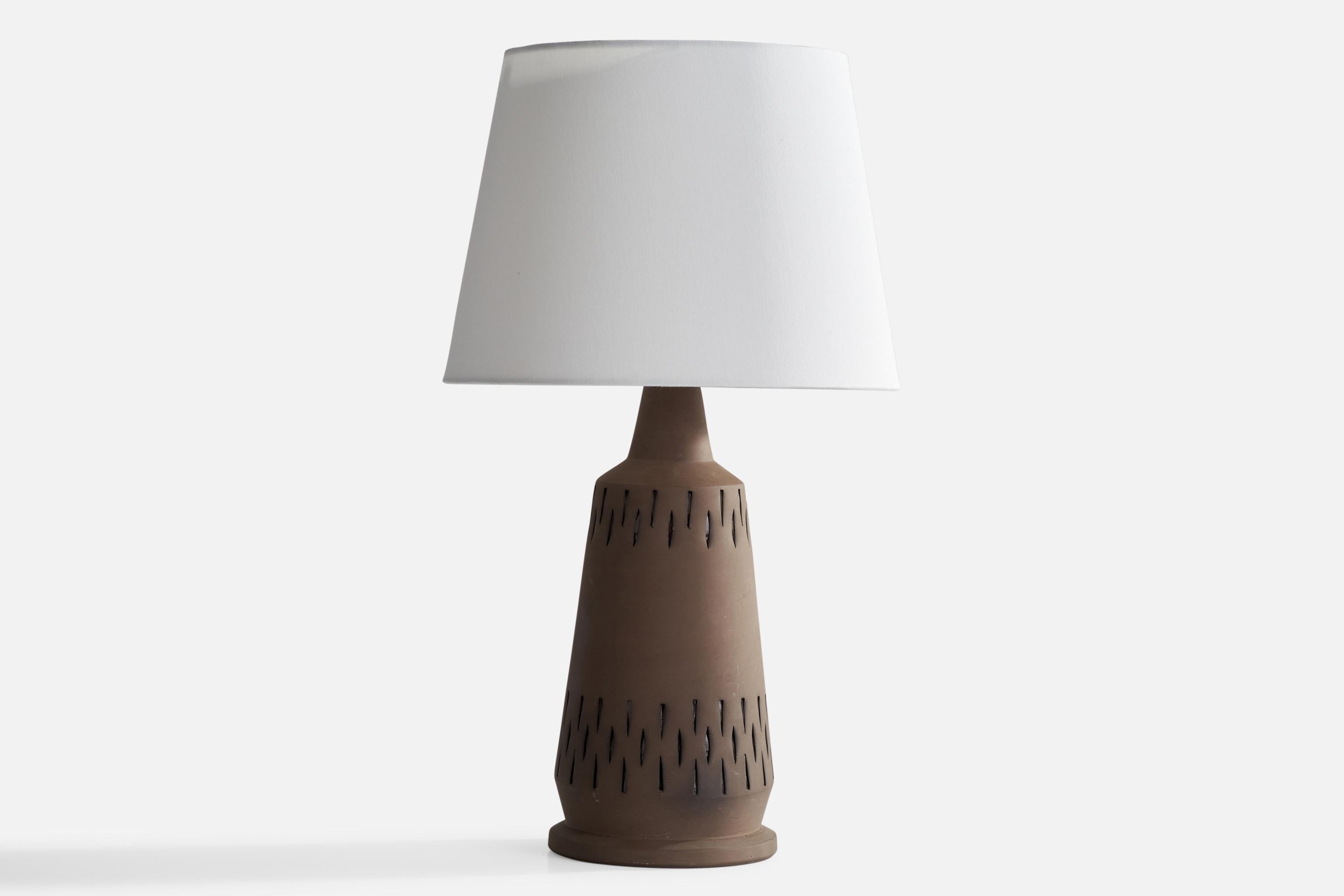 An unglazed brown ceramic table lamp designed and produced by Nila Keramik, Sweden, 1970s.

Dimensions of Lamp (inches): 16” H x 6.1”  Diameter
Dimensions of Shade (inches): 9”  Top Diameter x 12” Bottom Diameter x 8.75” H
Dimensions of Lamp with