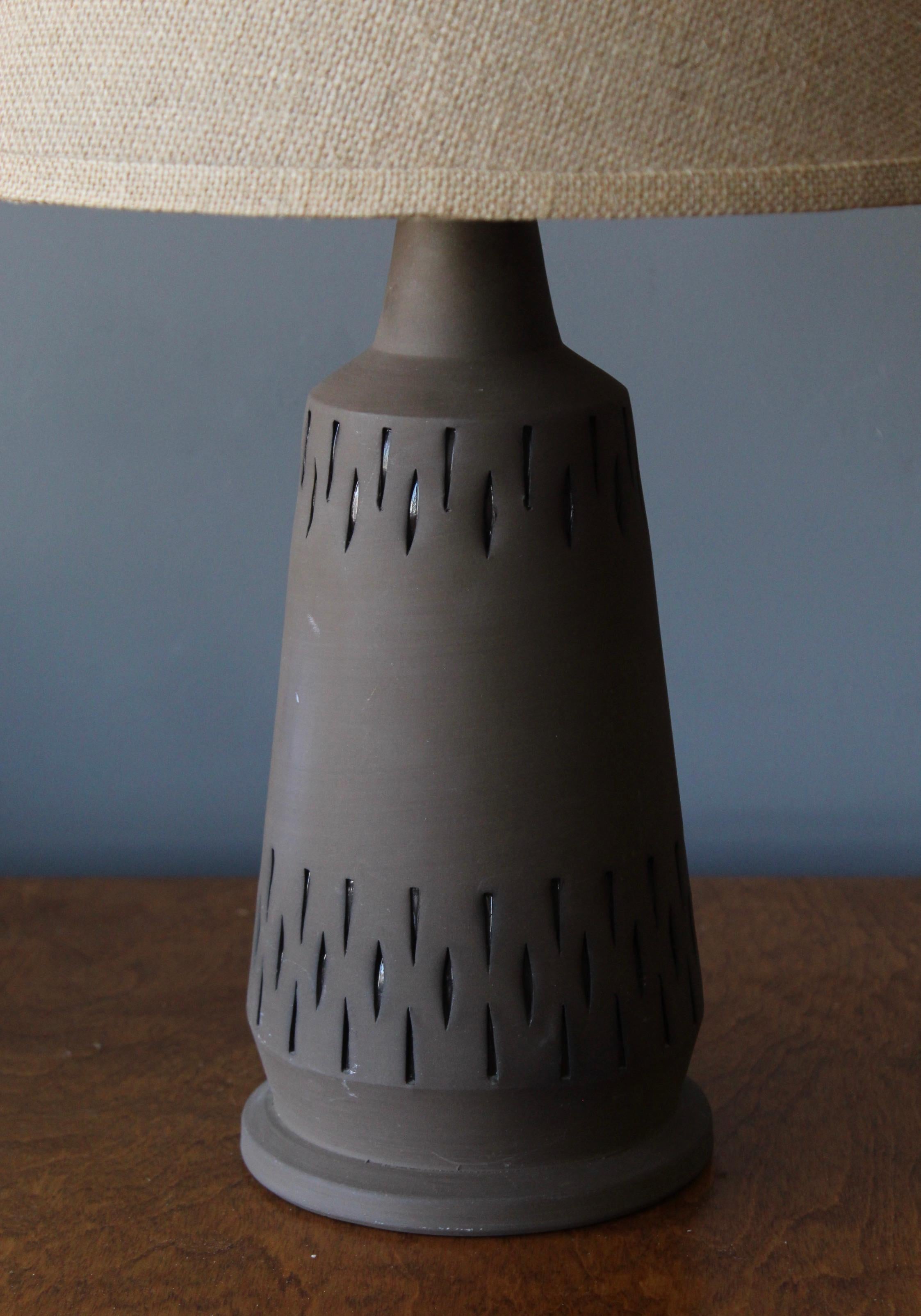 Mid-Century Modern Nila Keramik, Table Lamp, Incised Stoneware, Alingsås, Sweden, 1960s For Sale
