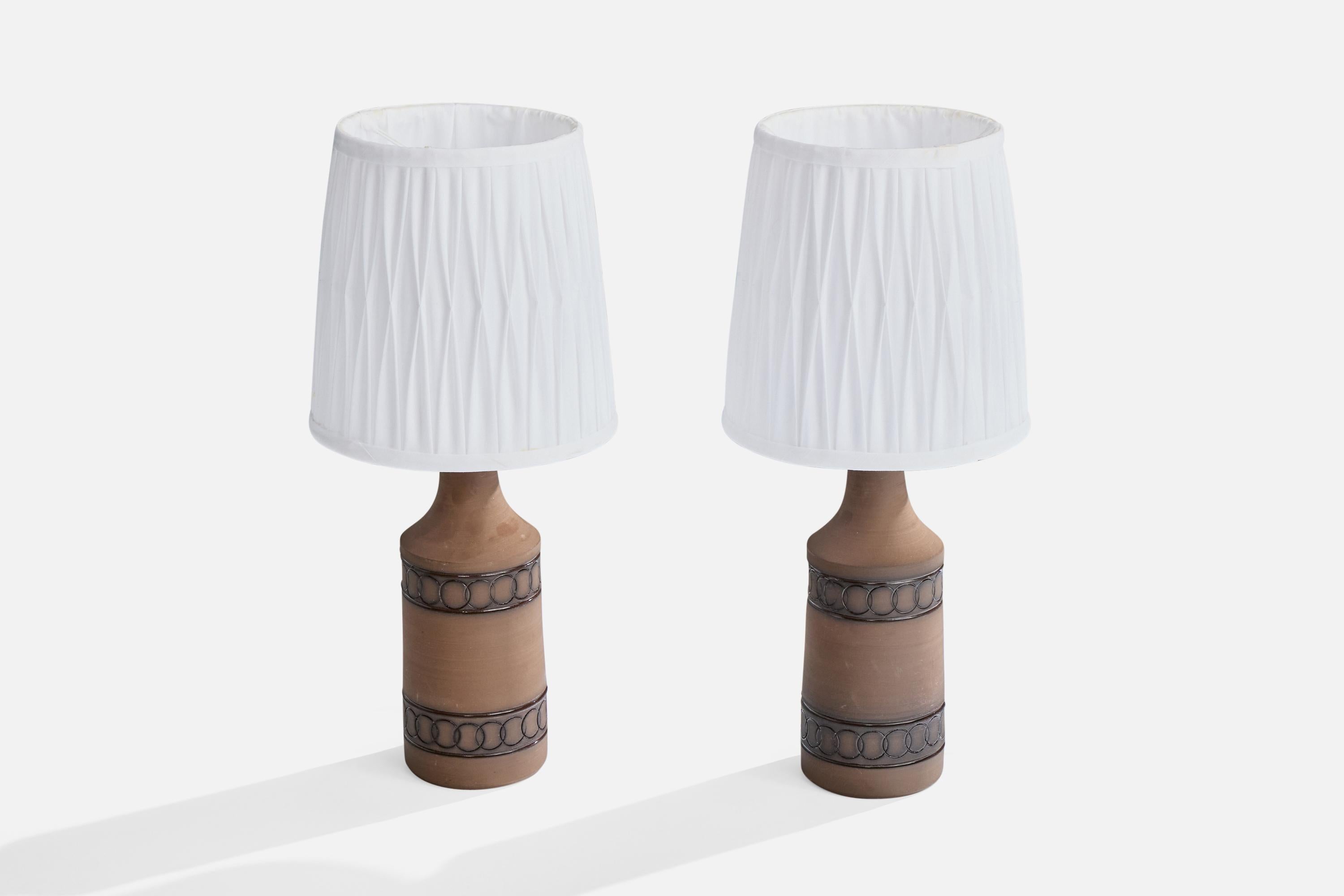 Nila Keramik, Tischlampen, Keramik, Stoff, Schweden, 1970er (Moderne der Mitte des Jahrhunderts) im Angebot