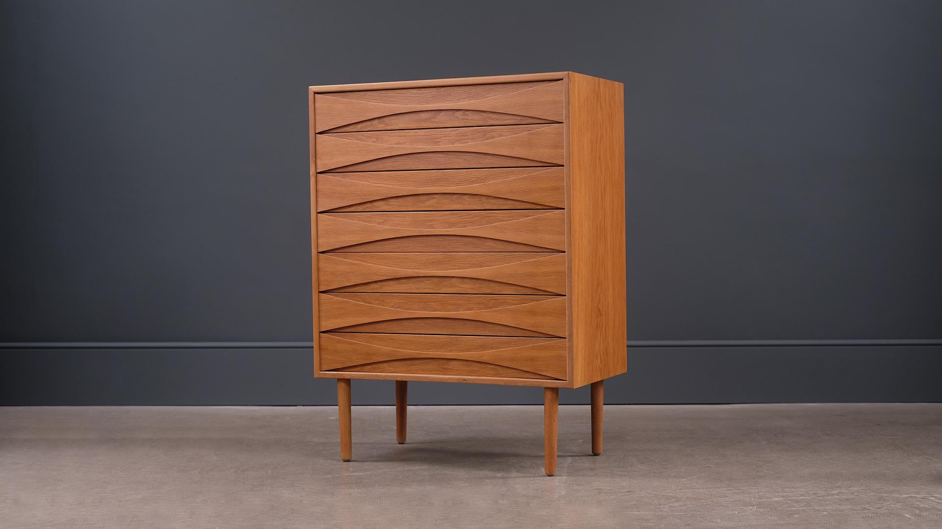 Rare and beautiful classic dresser in oak designed by Niels Clausen for NC Mobler, Denmark. Large seven drawer model in wonderful condition. Beautiful piece.