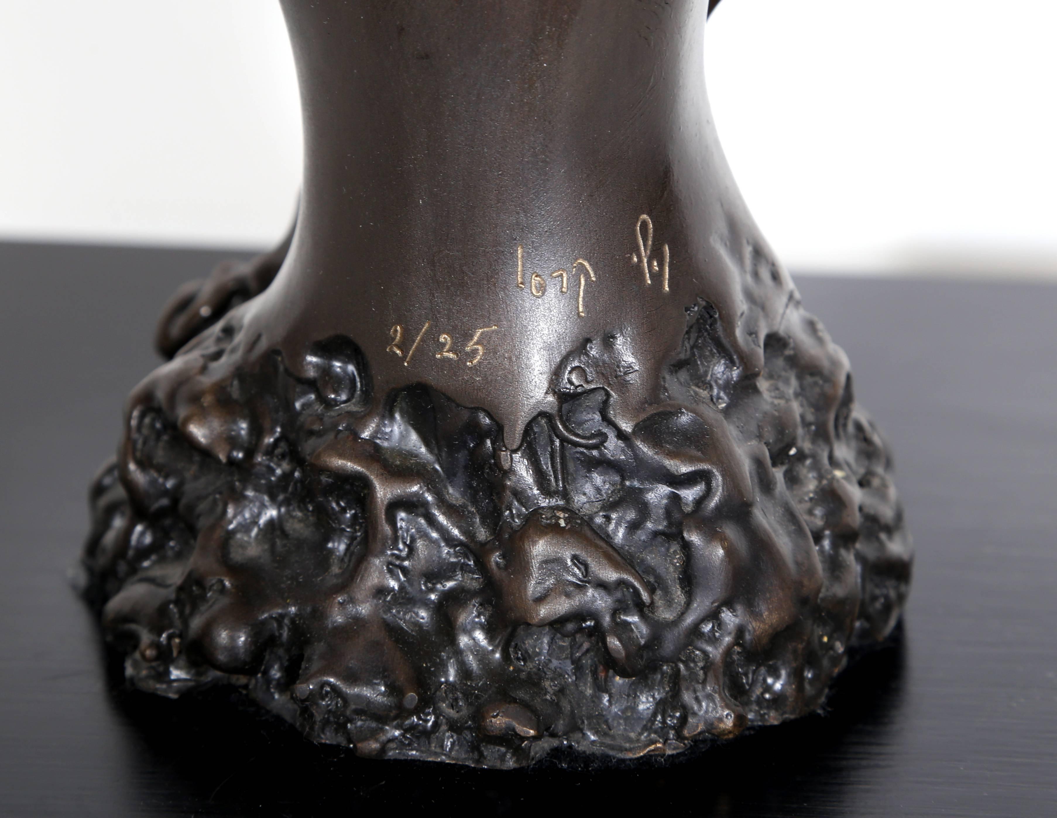 Familia, escultura moderna de bronce de Nili Carasso en venta 5