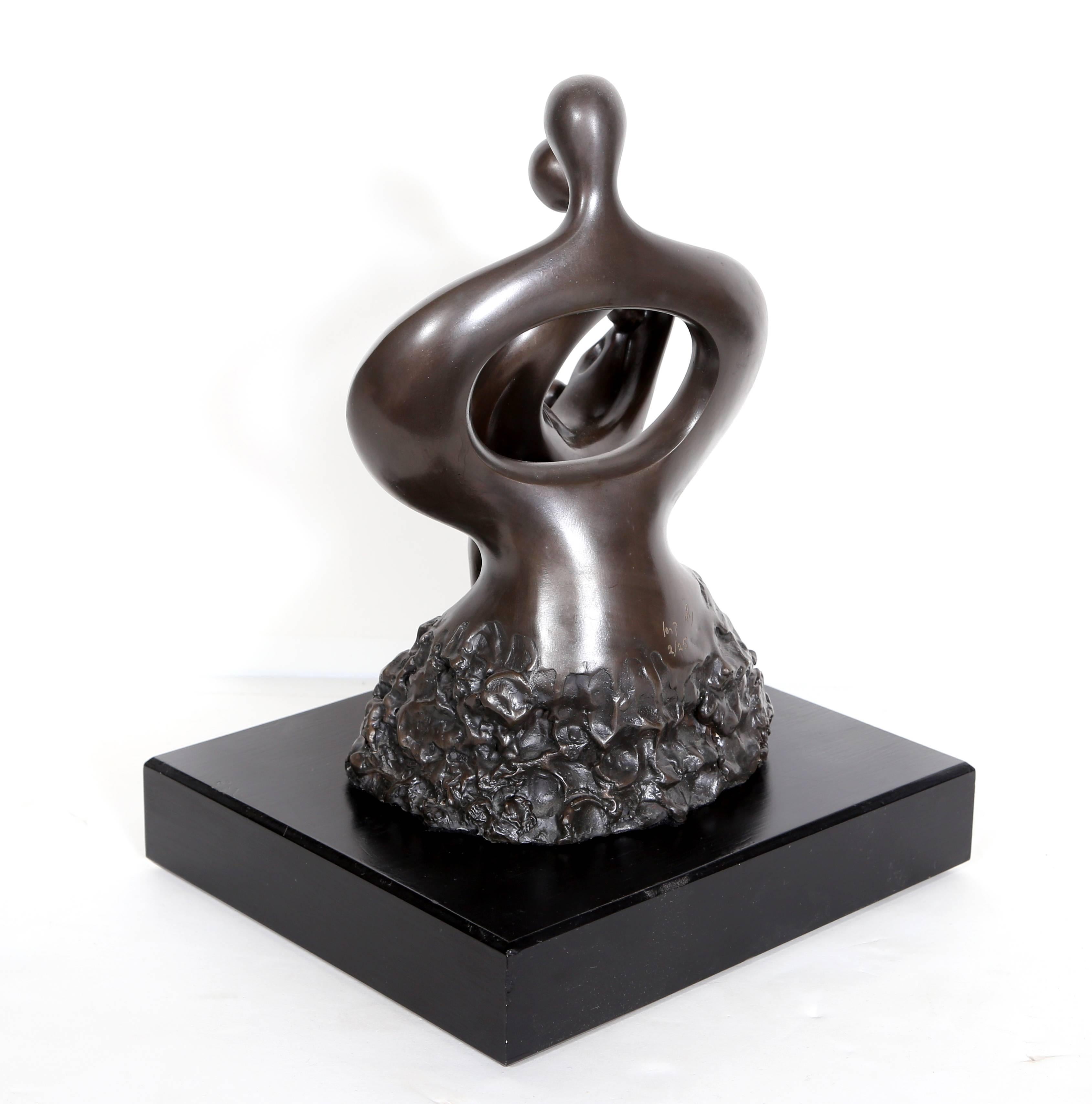 Familia, escultura moderna de bronce de Nili Carasso en venta 6