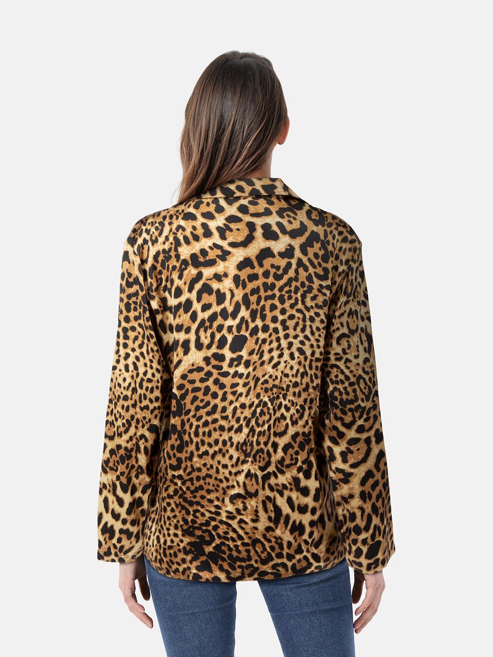 La condizione è molto buona. Questo articolo usato di Nili Lotan Lotan non presenta alcun segno di usura visibile.
 

 

 

 Dettagli
 

 

 Marrone
 

 Seta
 

 Camicia
 

 Stampa leopardata
 

 Maniche lunghe
 

 Chiusura con bottone
 

 1x Tasca